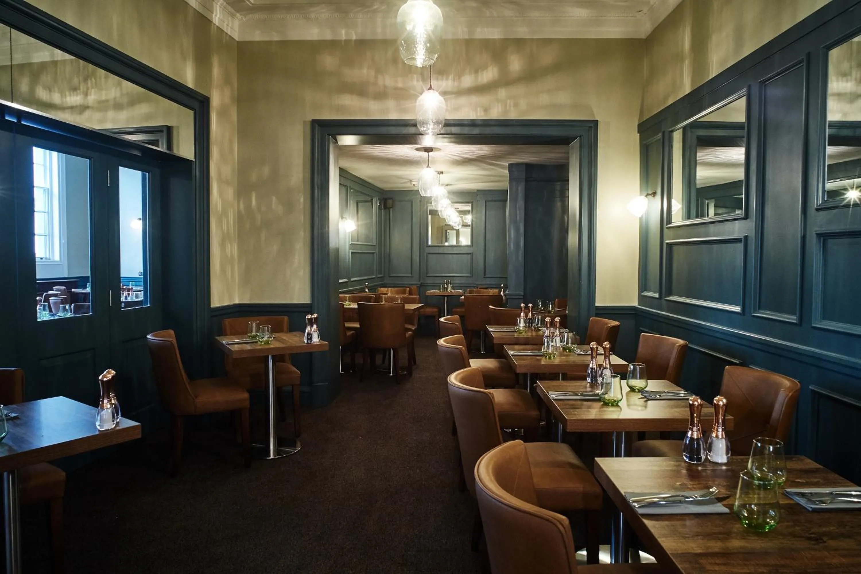 Restaurant/places to eat in The Chequers Hotel