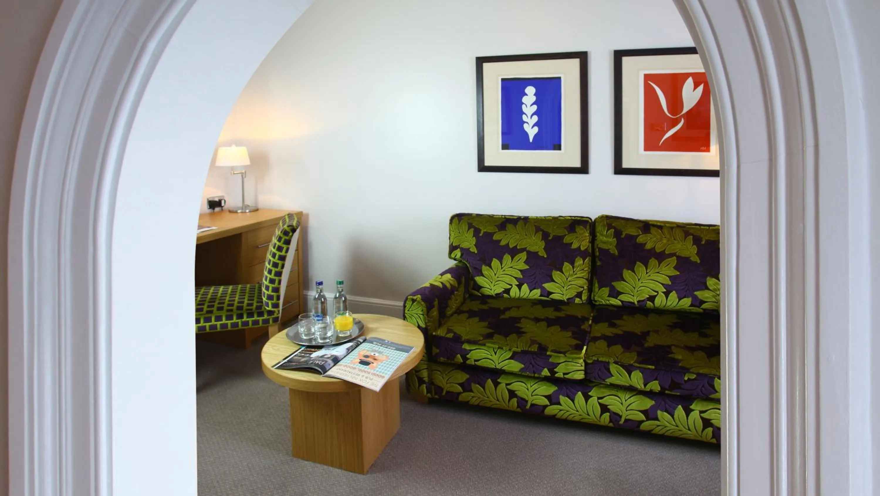 Bed in The Chequers Hotel