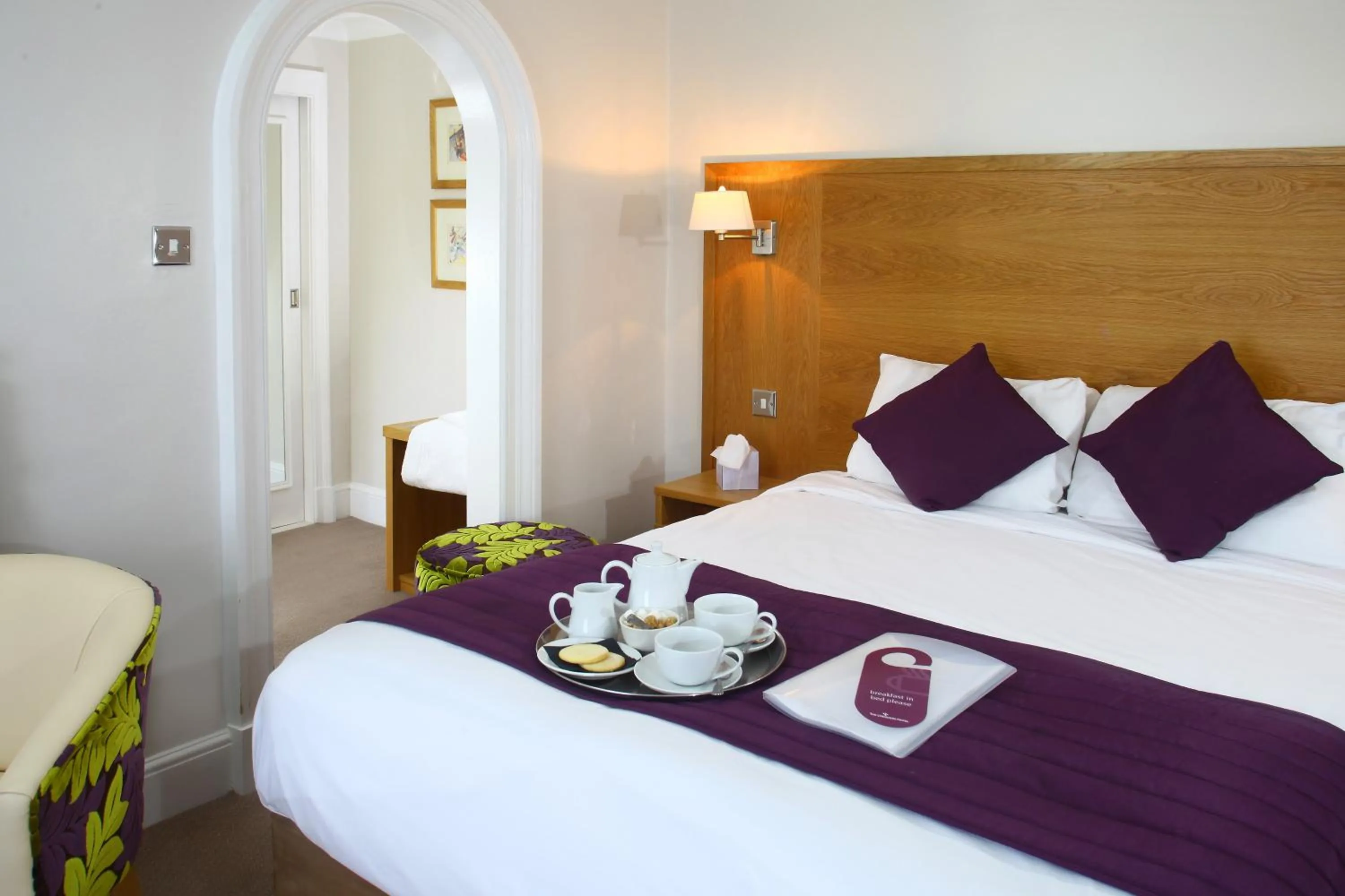 Bed in The Chequers Hotel