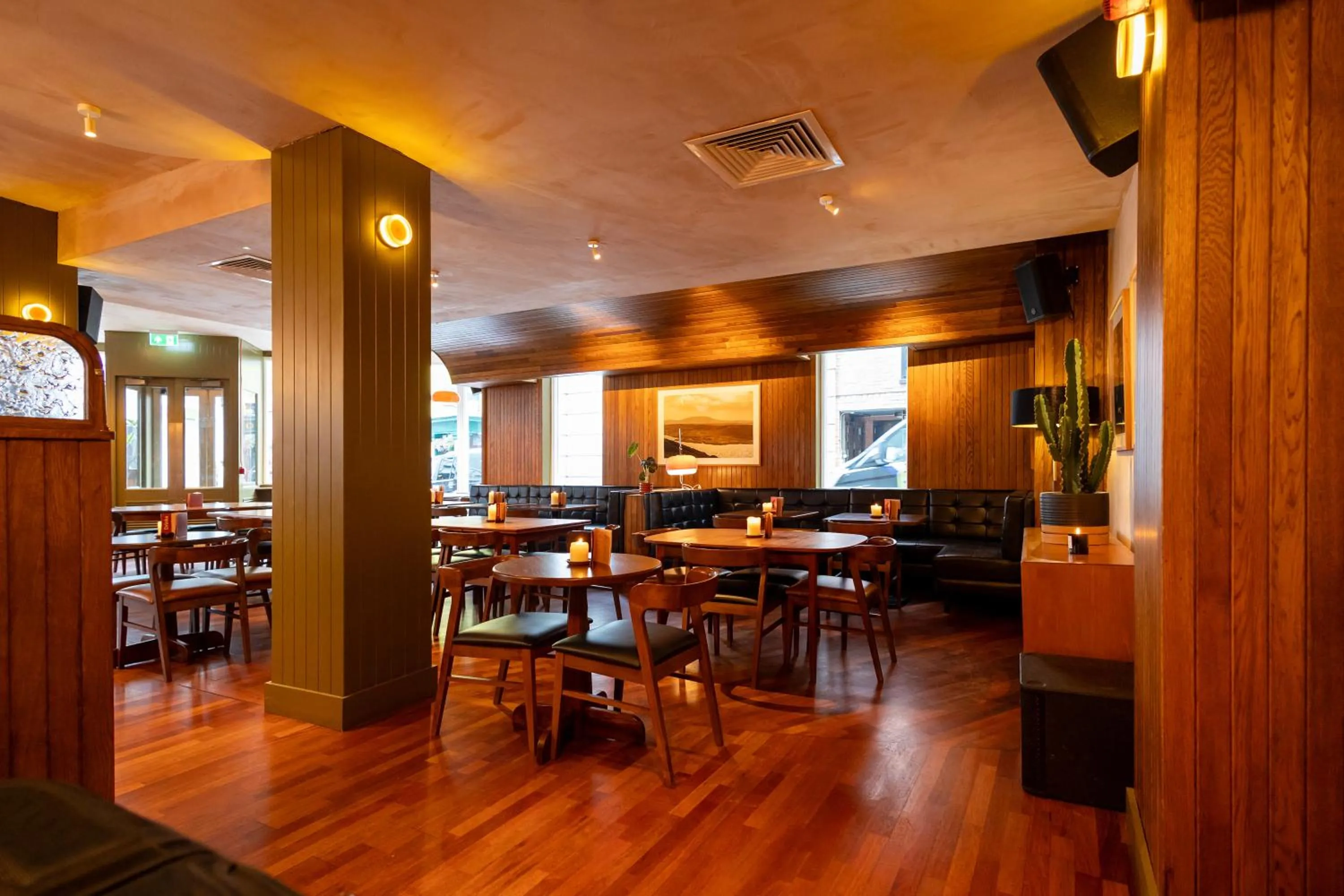 Restaurant/places to eat in Drury Court Hotel