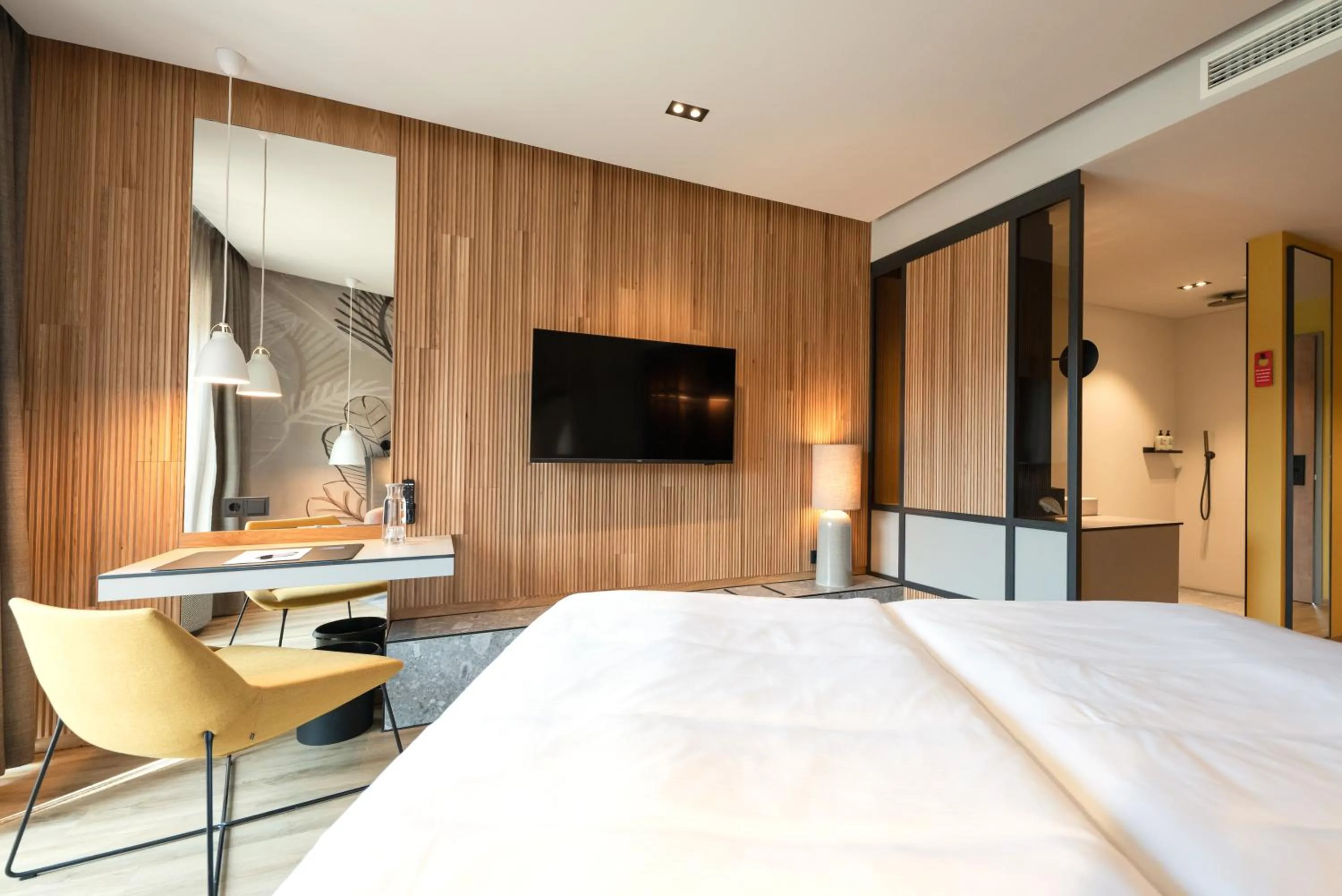 Bedroom, Bed in Thöles Hotel Bücken