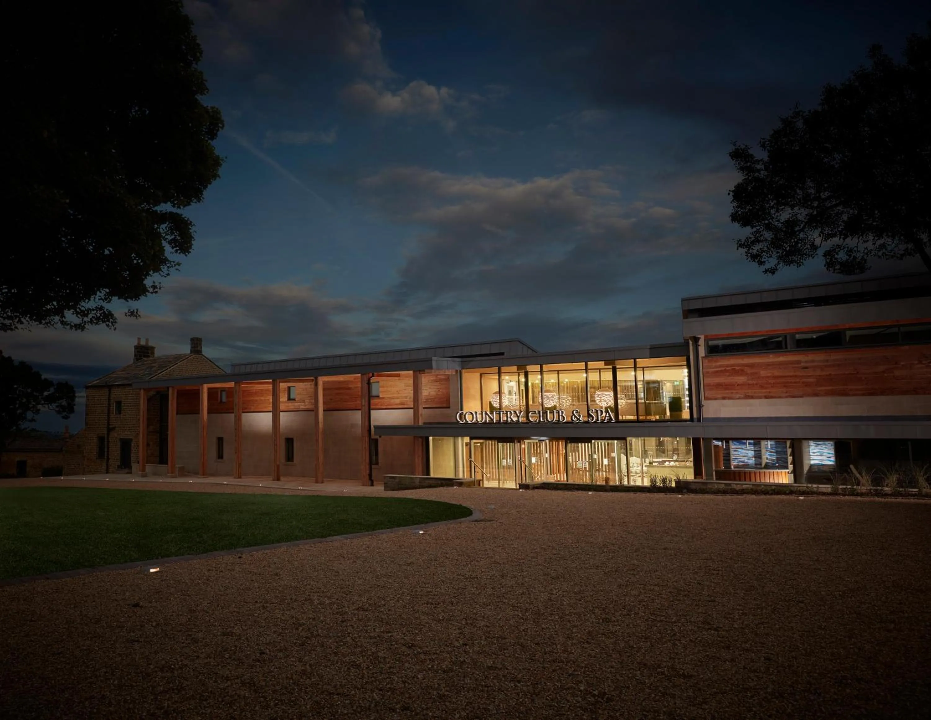 Facade/entrance in Swinton Park