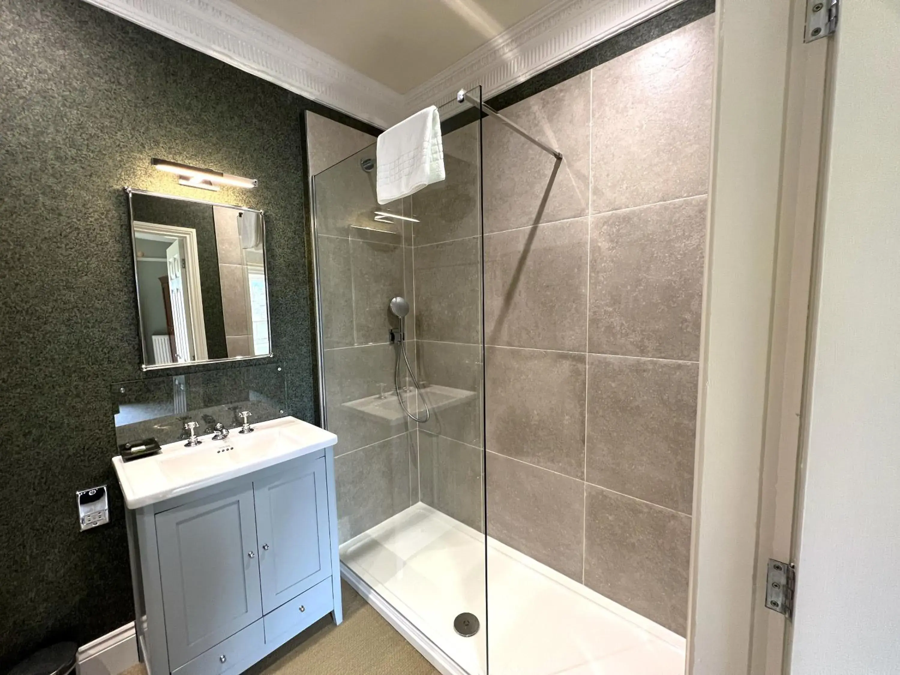 Shower, Bathroom in Swinton Park