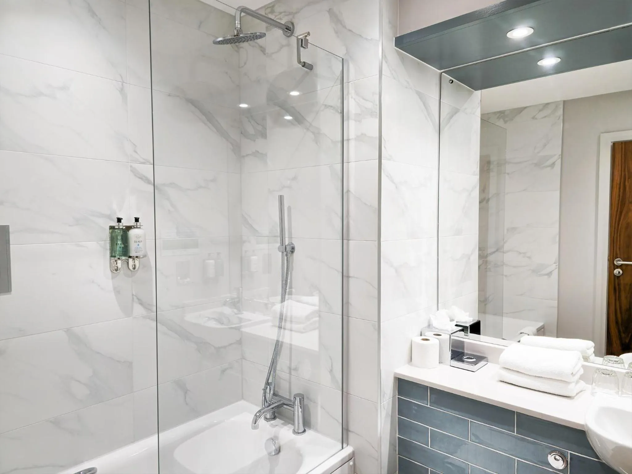 Shower in Smiths At Gretna Green Hotel