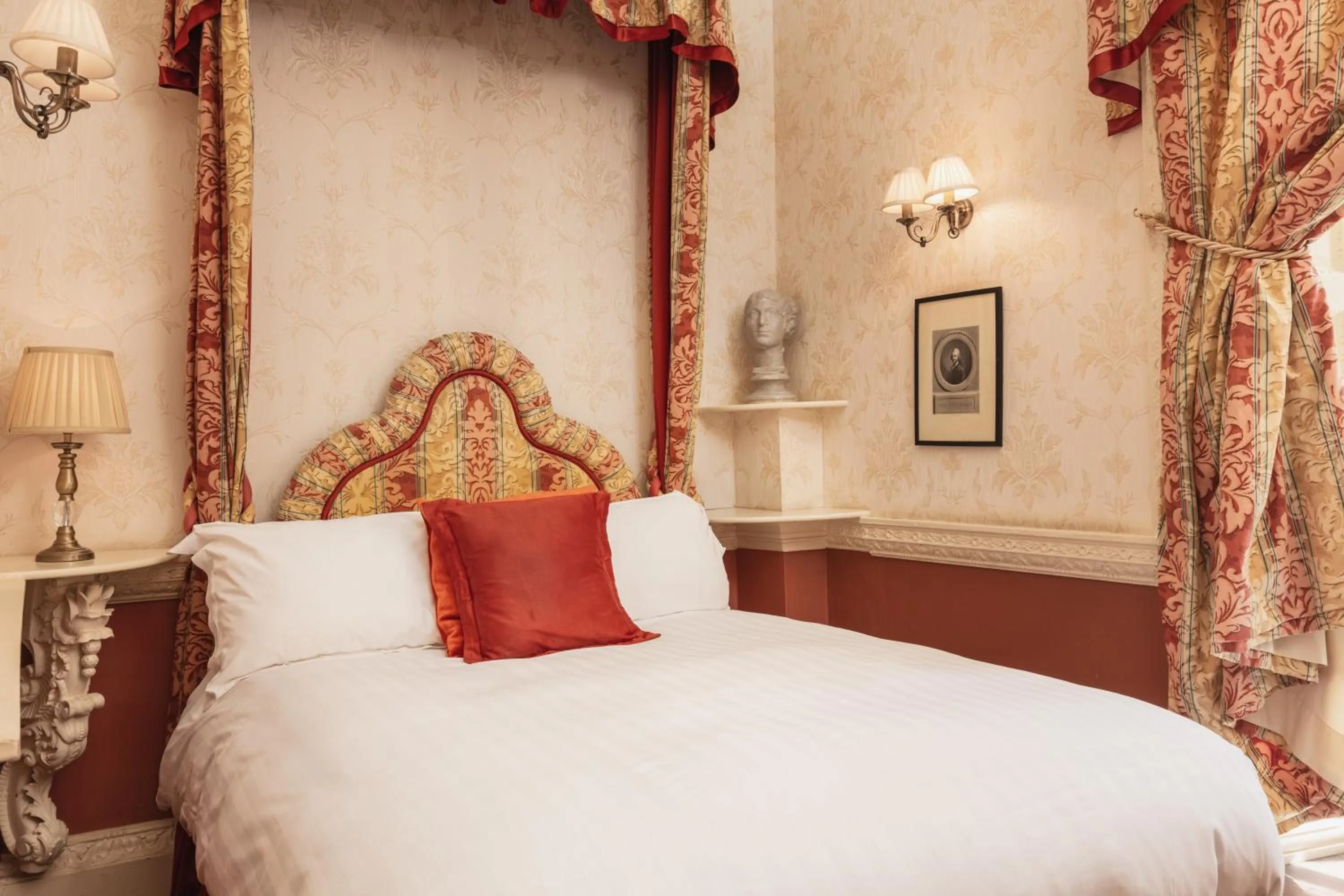 Bed in Lumley Castle Hotel