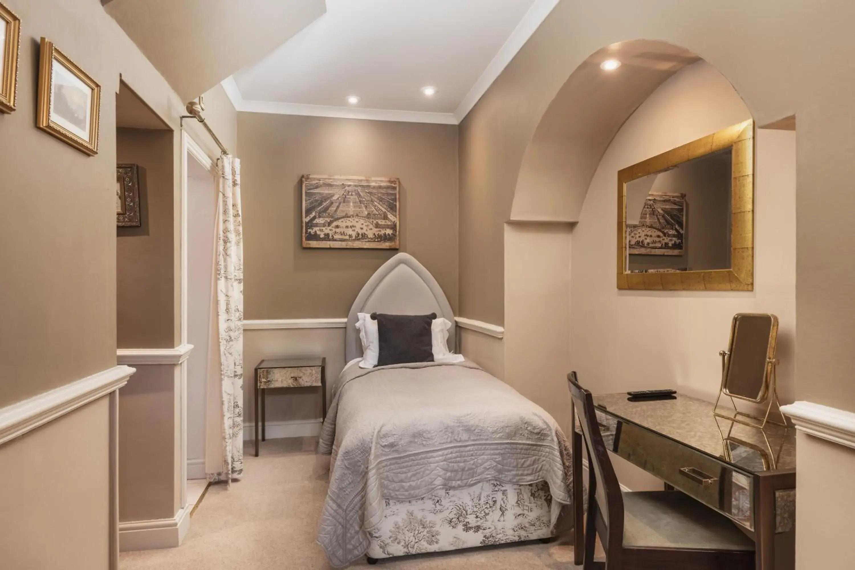 Single Room in Lumley Castle Hotel Single Room in Lumley Castle Hotel