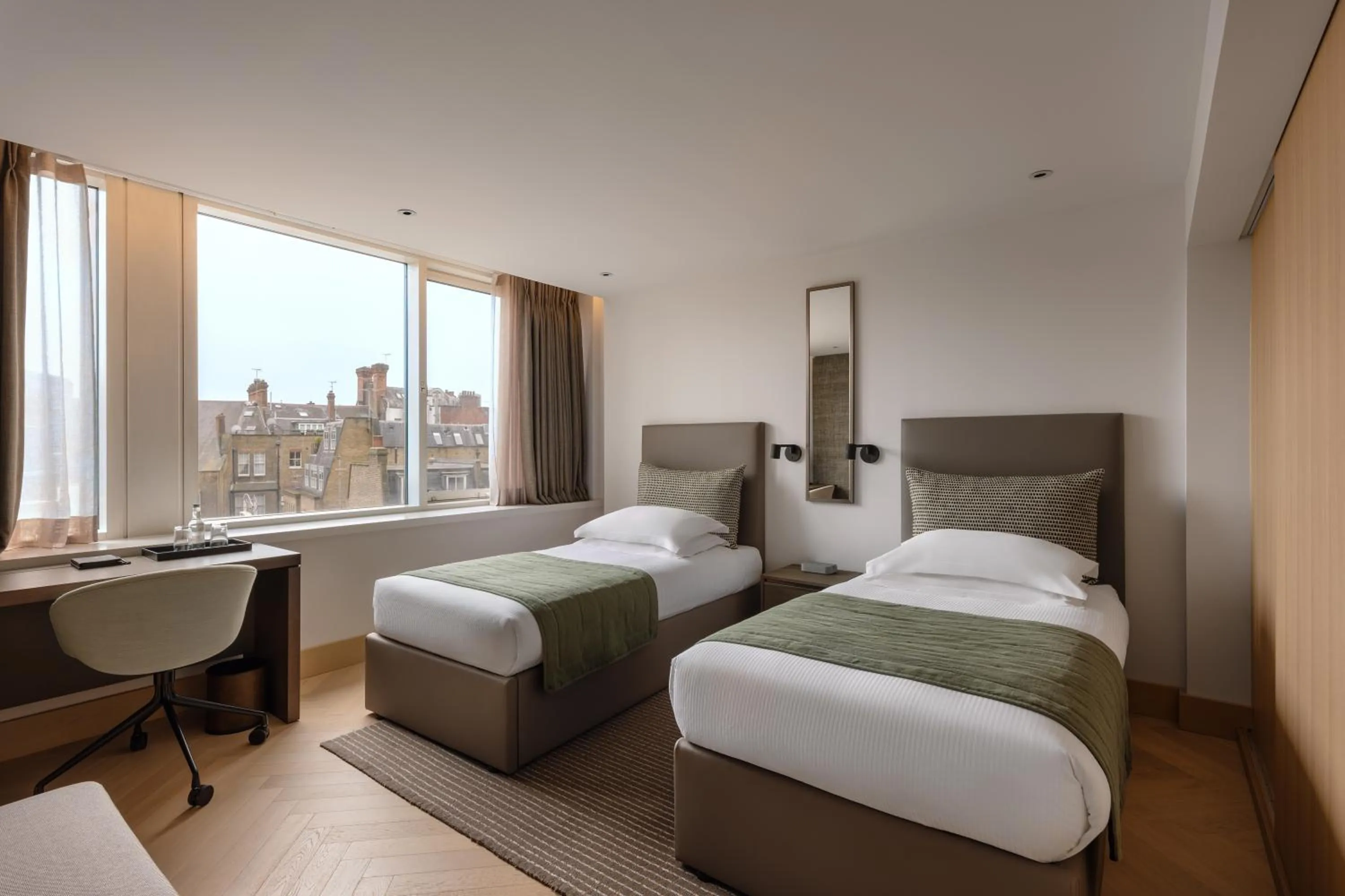 Bedroom, Bed in Royal Garden Hotel