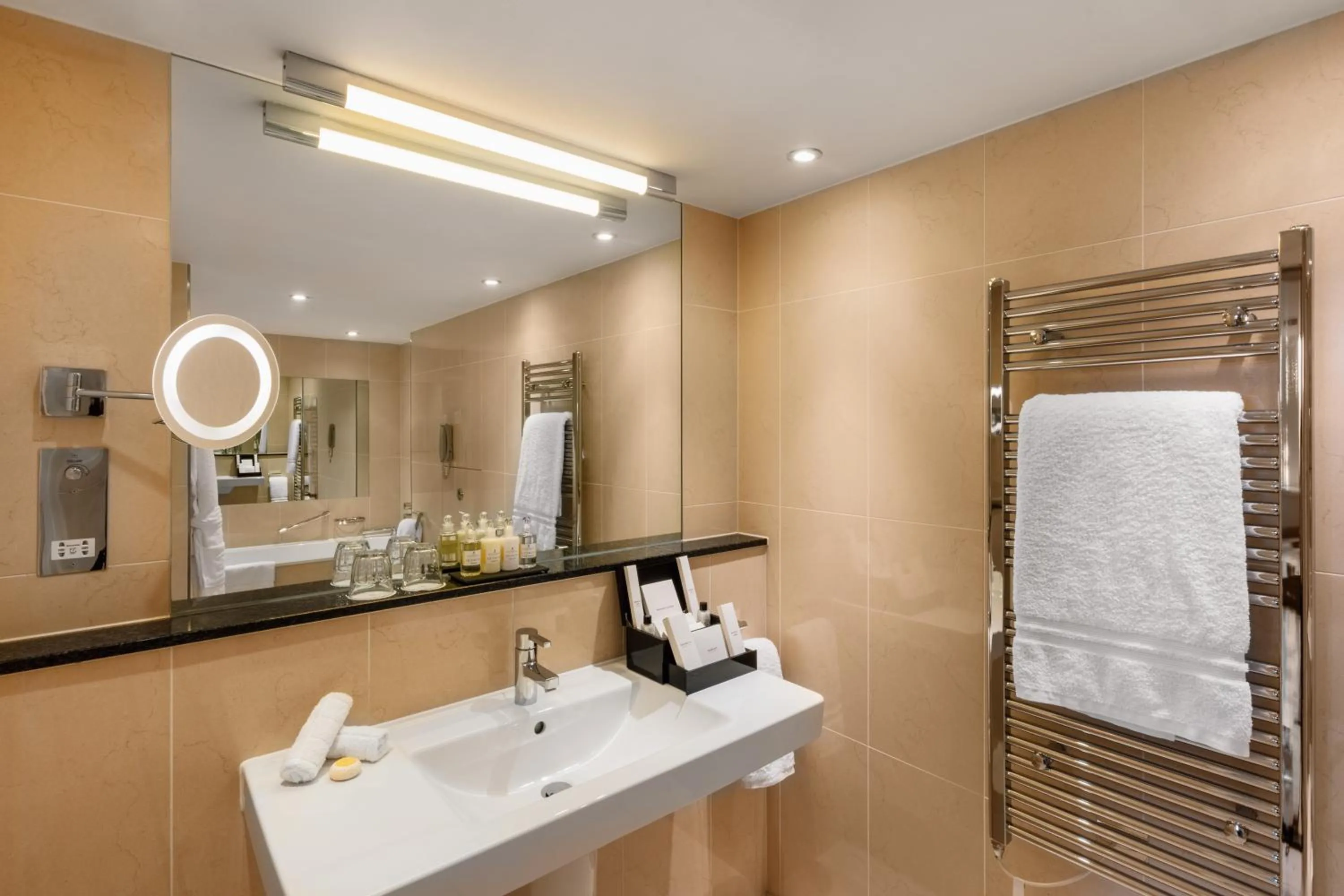 Bathroom in Royal Garden Hotel