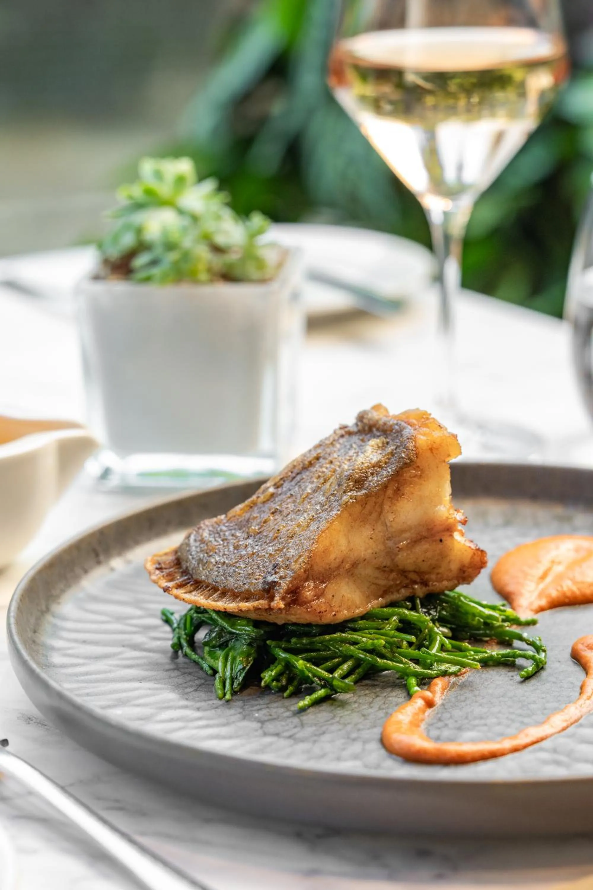 Restaurant/places to eat in Royal Garden Hotel