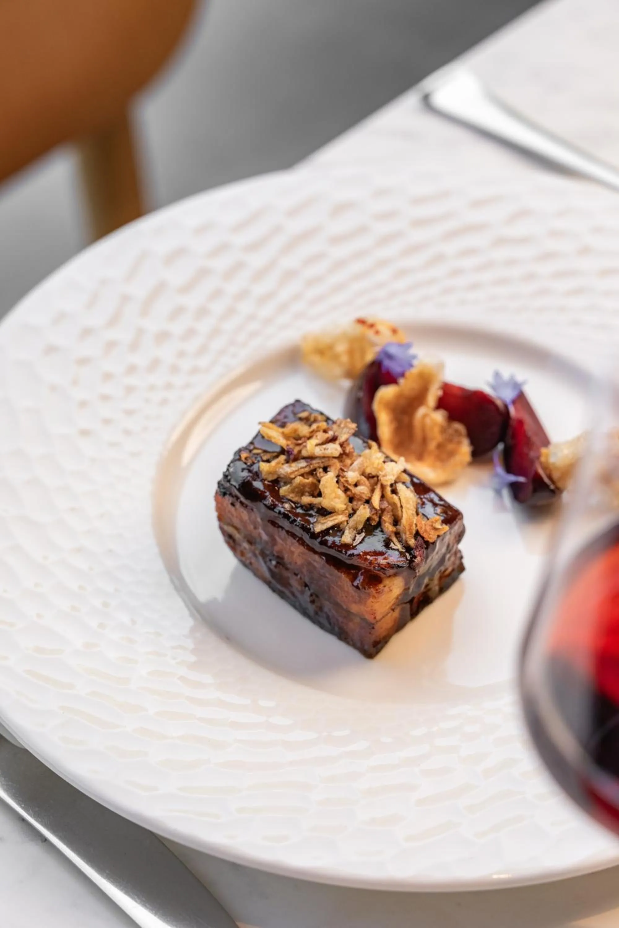 Restaurant/places to eat in Royal Garden Hotel