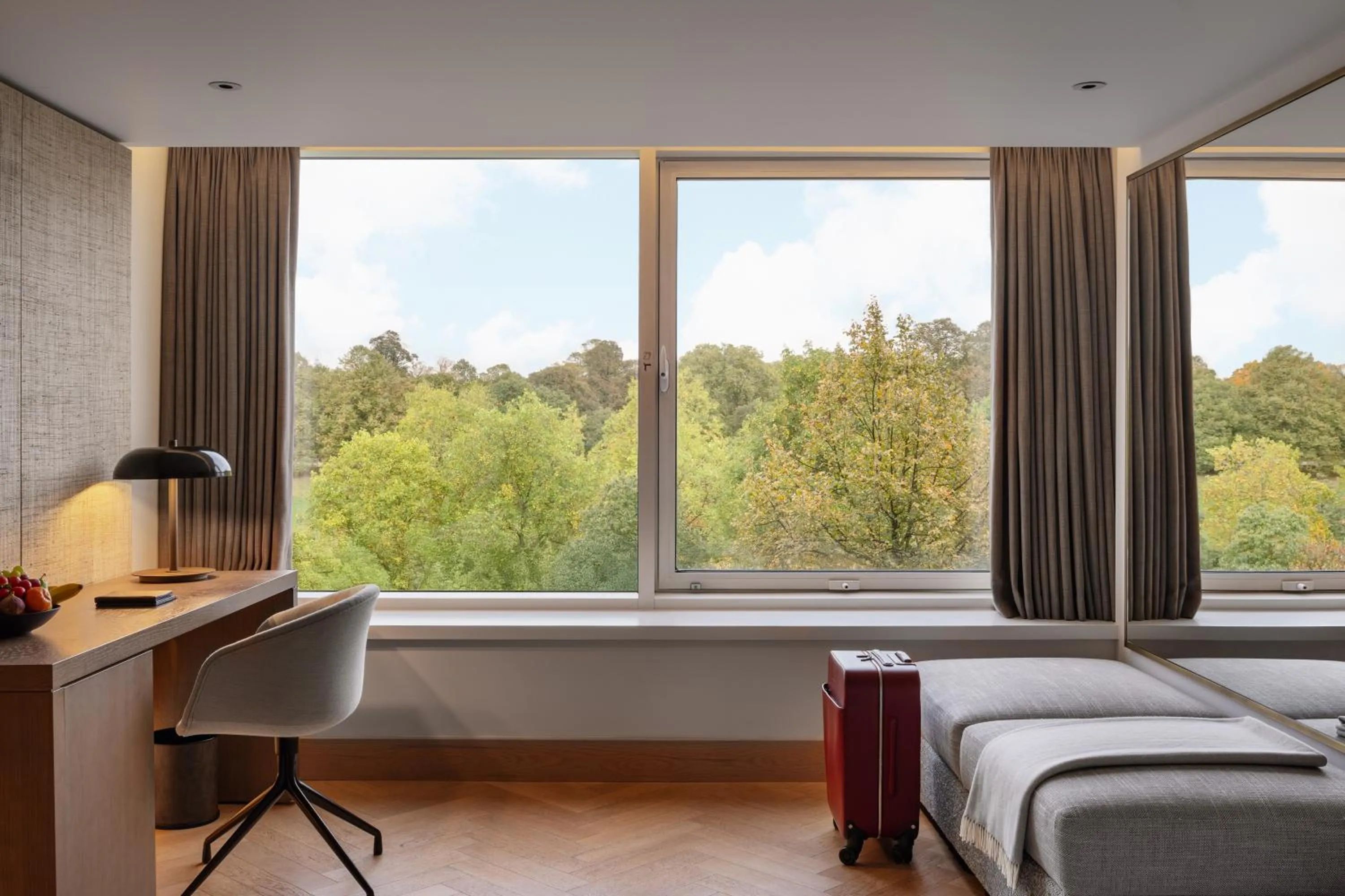 View (from property/room), Bed in Royal Garden Hotel