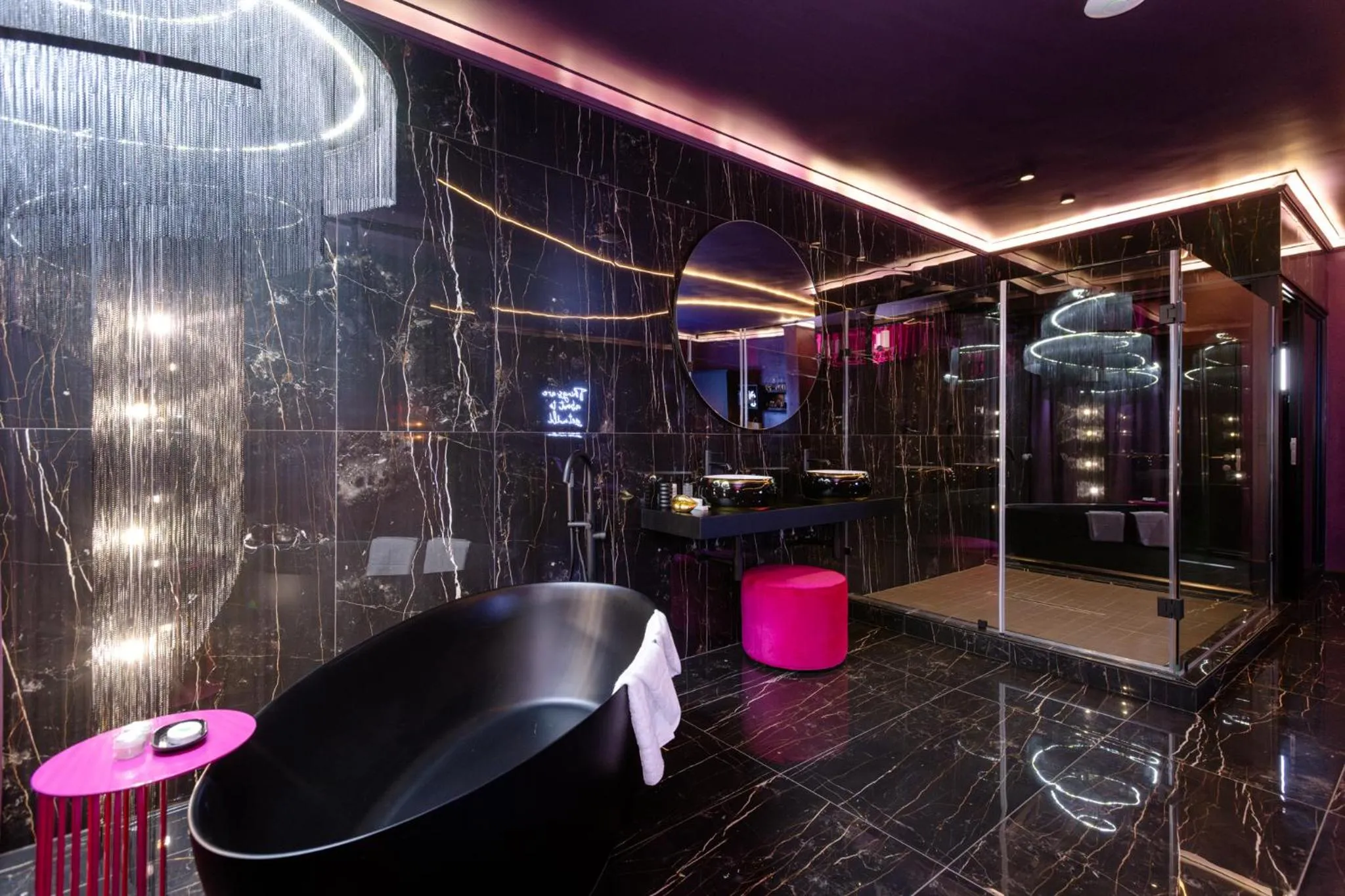 Shower in Mint Hotel Rosebank