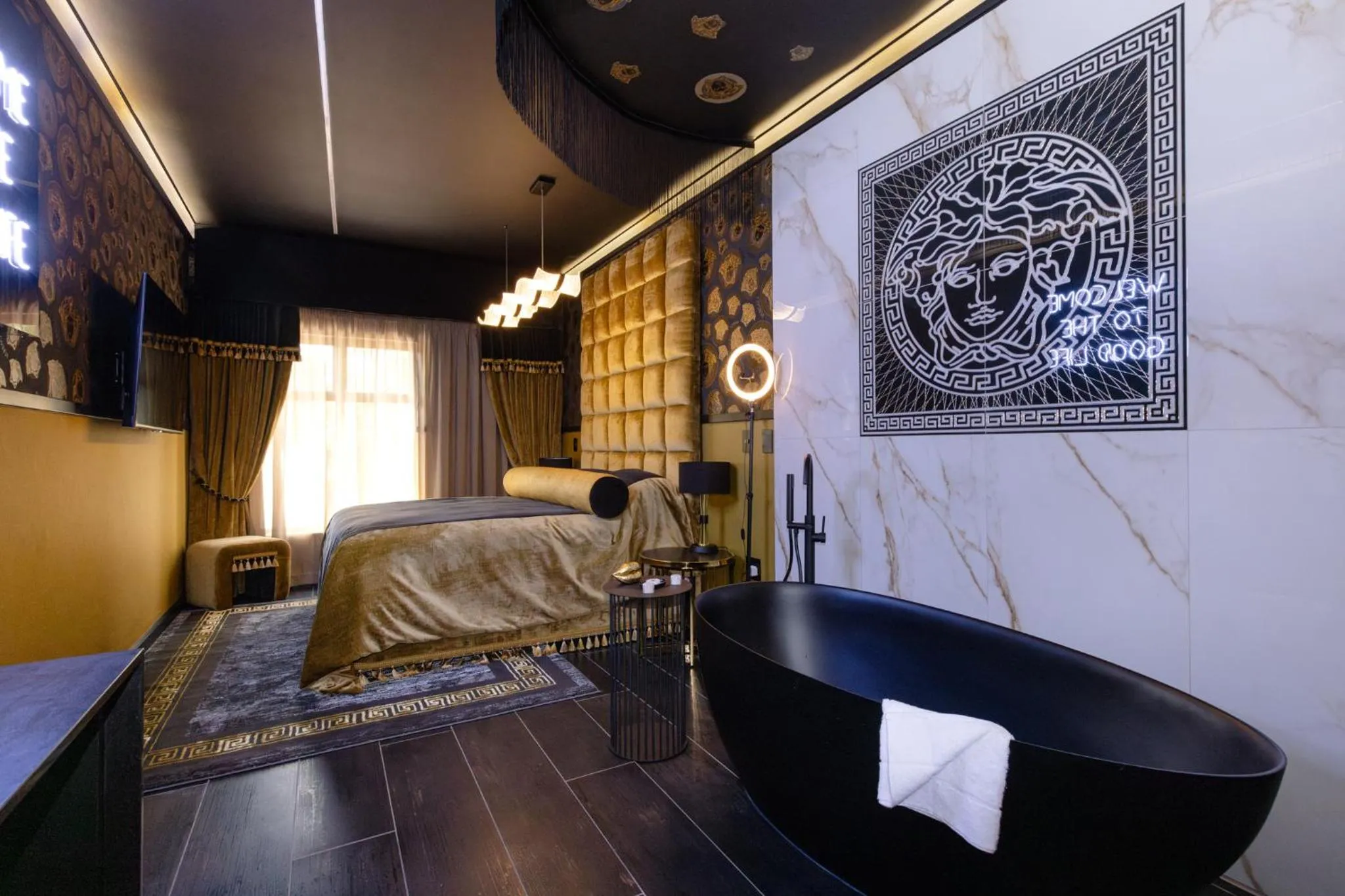 Photo of the whole room in Mint Hotel Rosebank