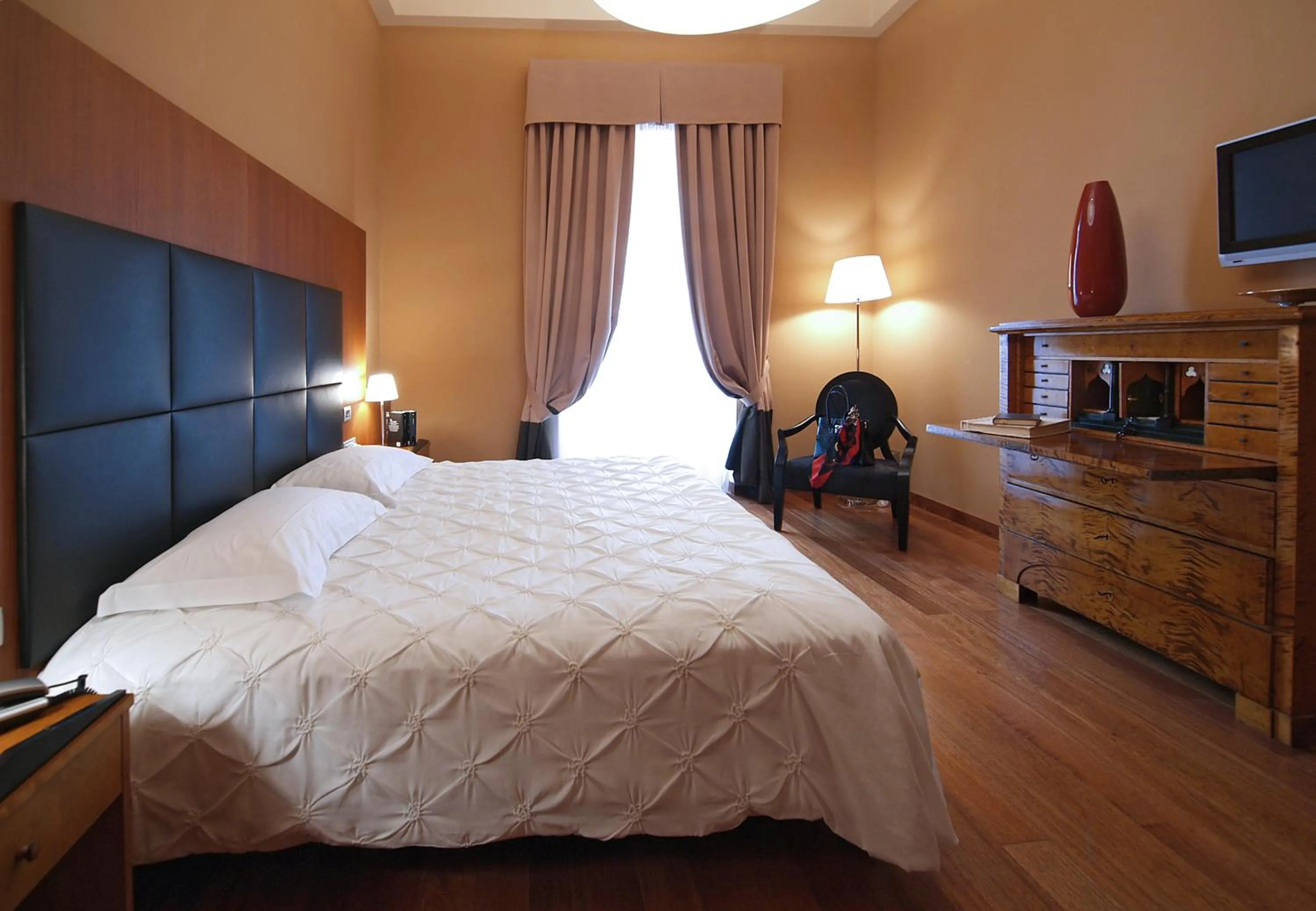 Photo of the whole room, Bed in Hotel Porta Felice & Spa