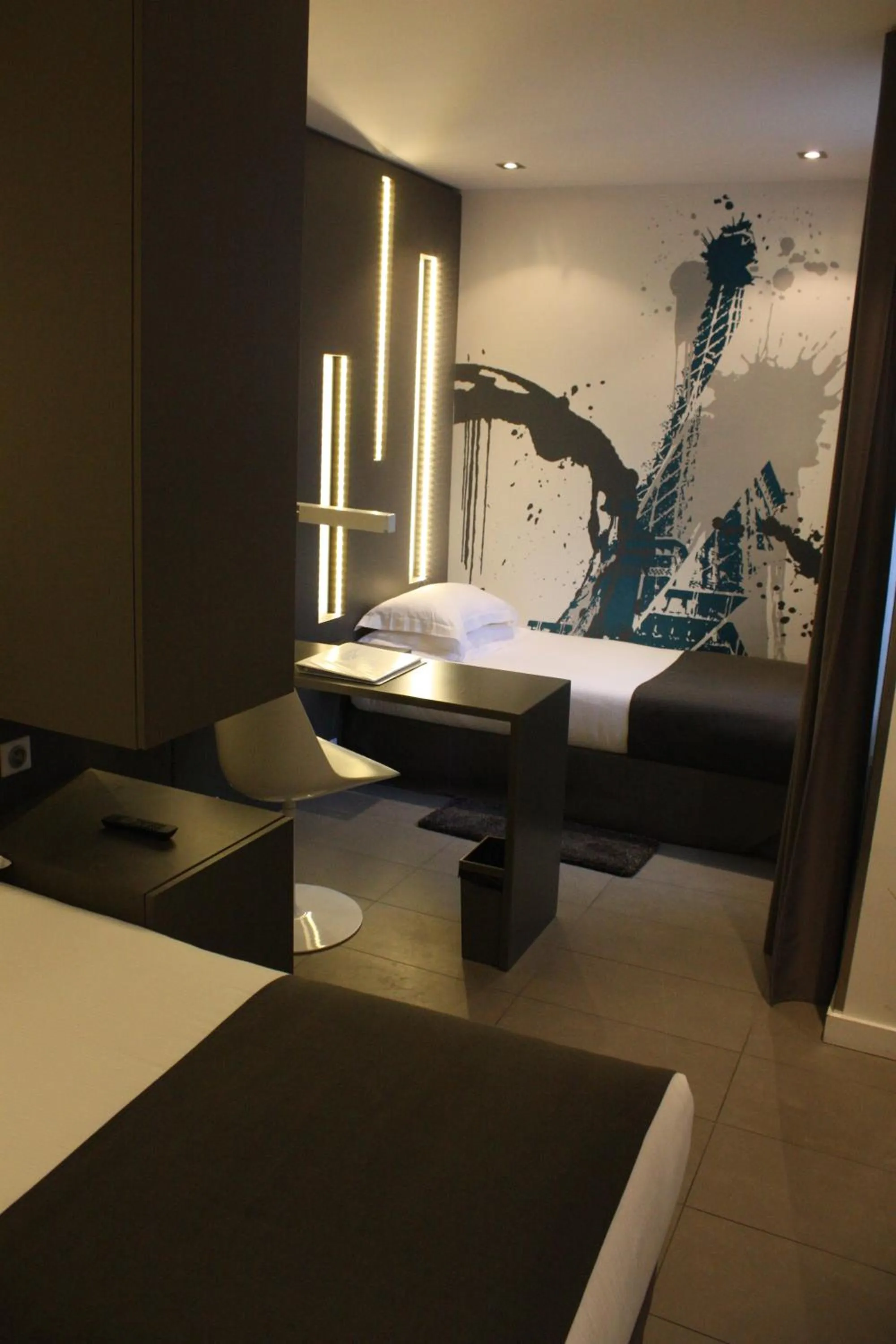 Bed in Arc de Triomphe Etoile