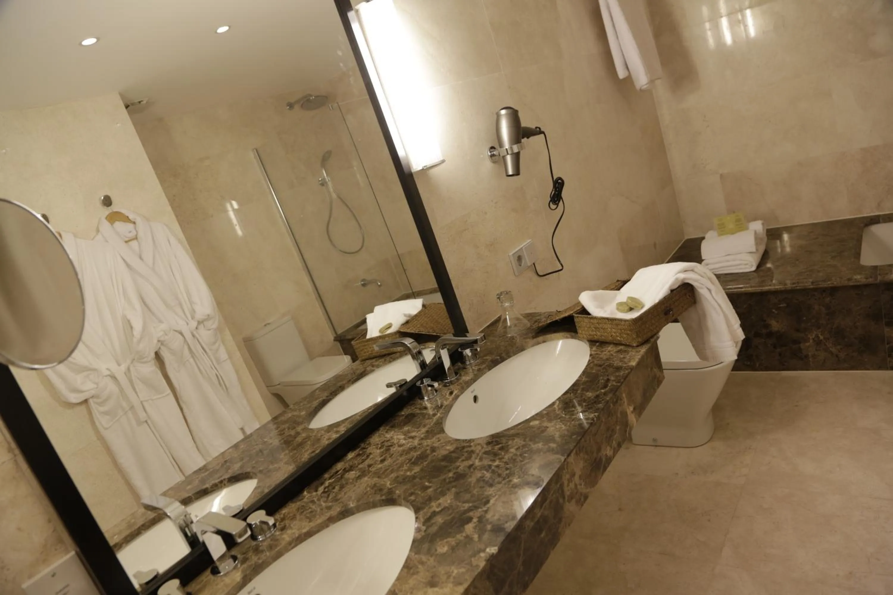 Bathroom in Palm Camayenne