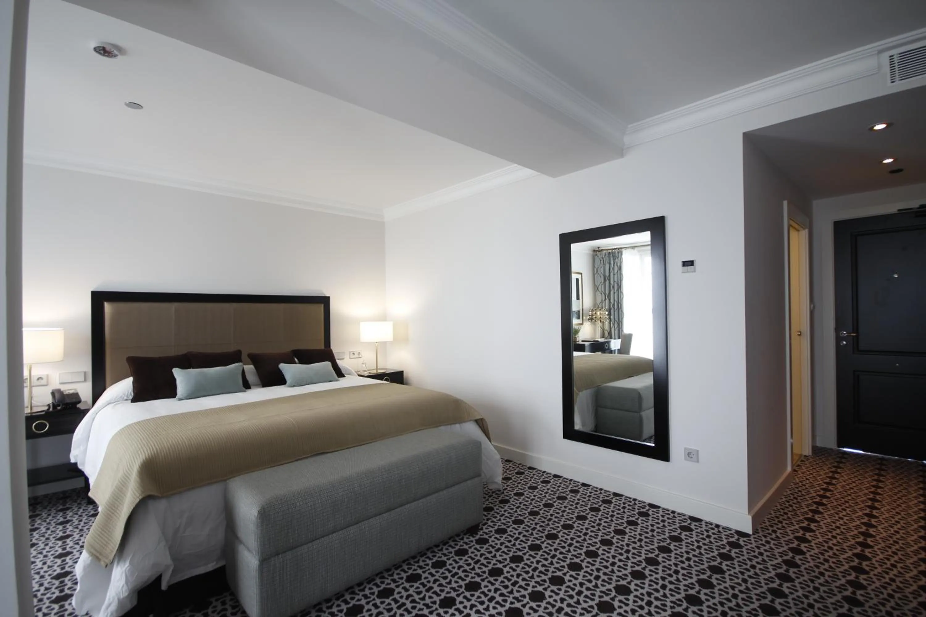 Bedroom, Bed in Palm Camayenne