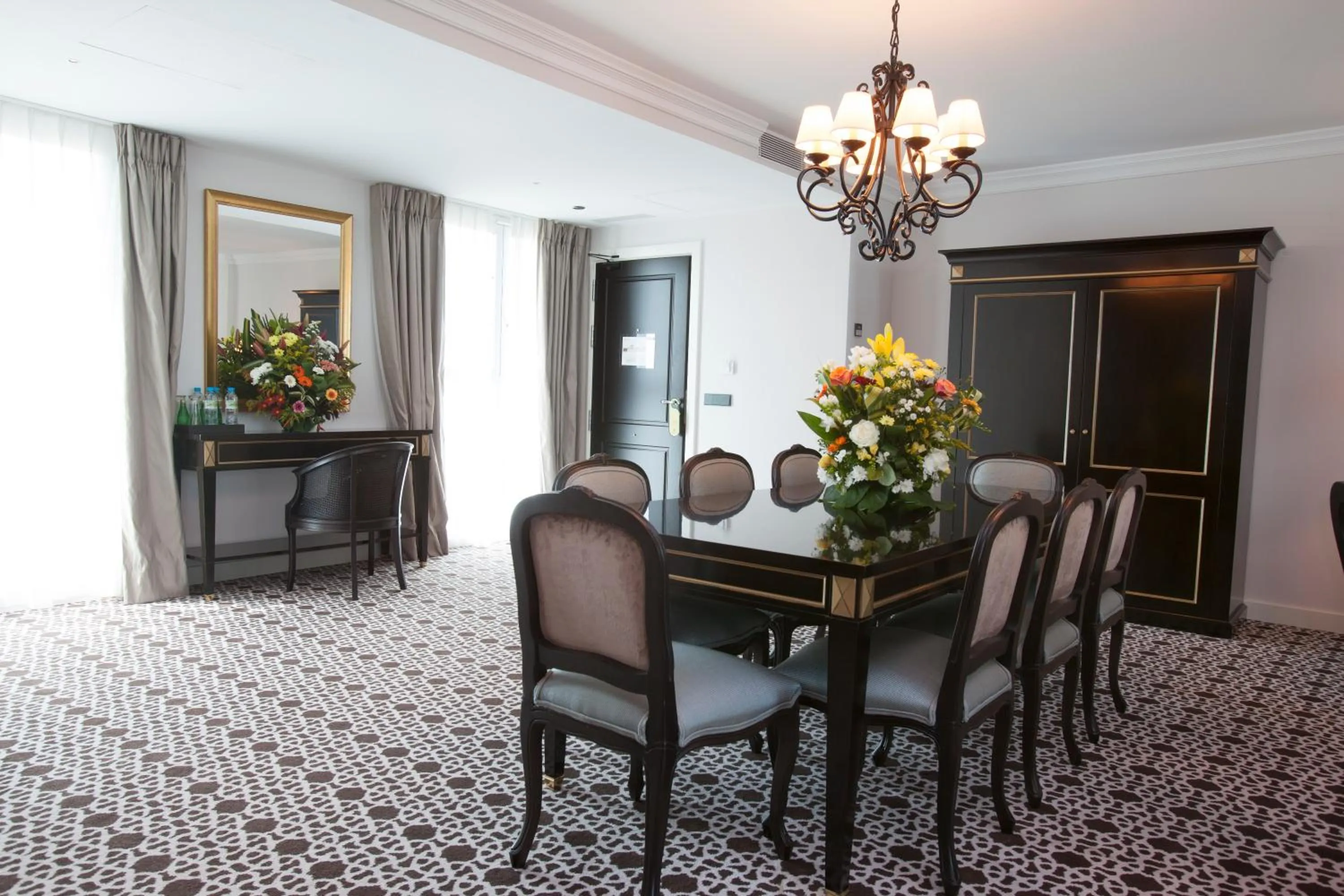 Dining area in Palm Camayenne