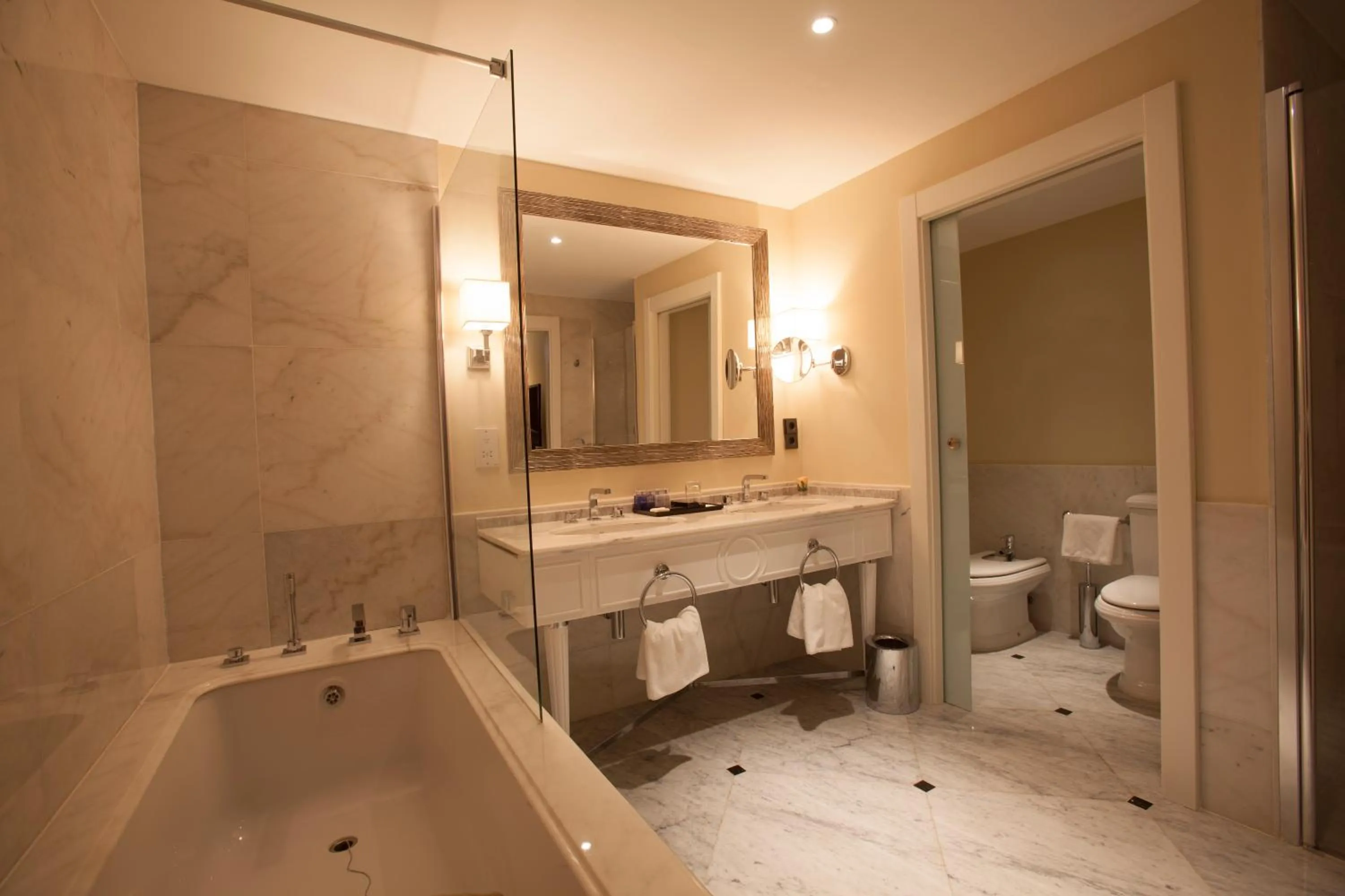 Bathroom in Palm Camayenne