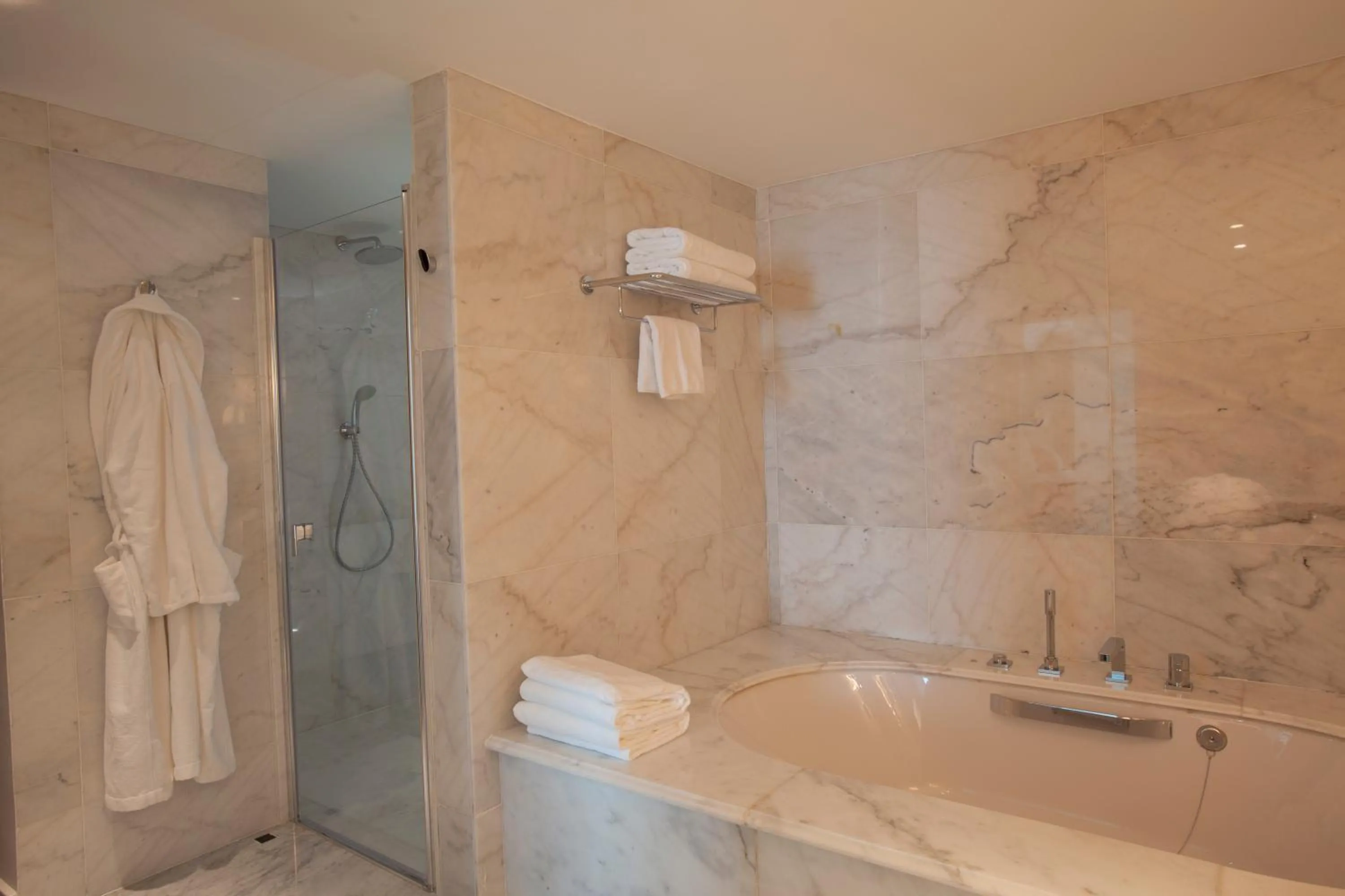Bathroom in Palm Camayenne