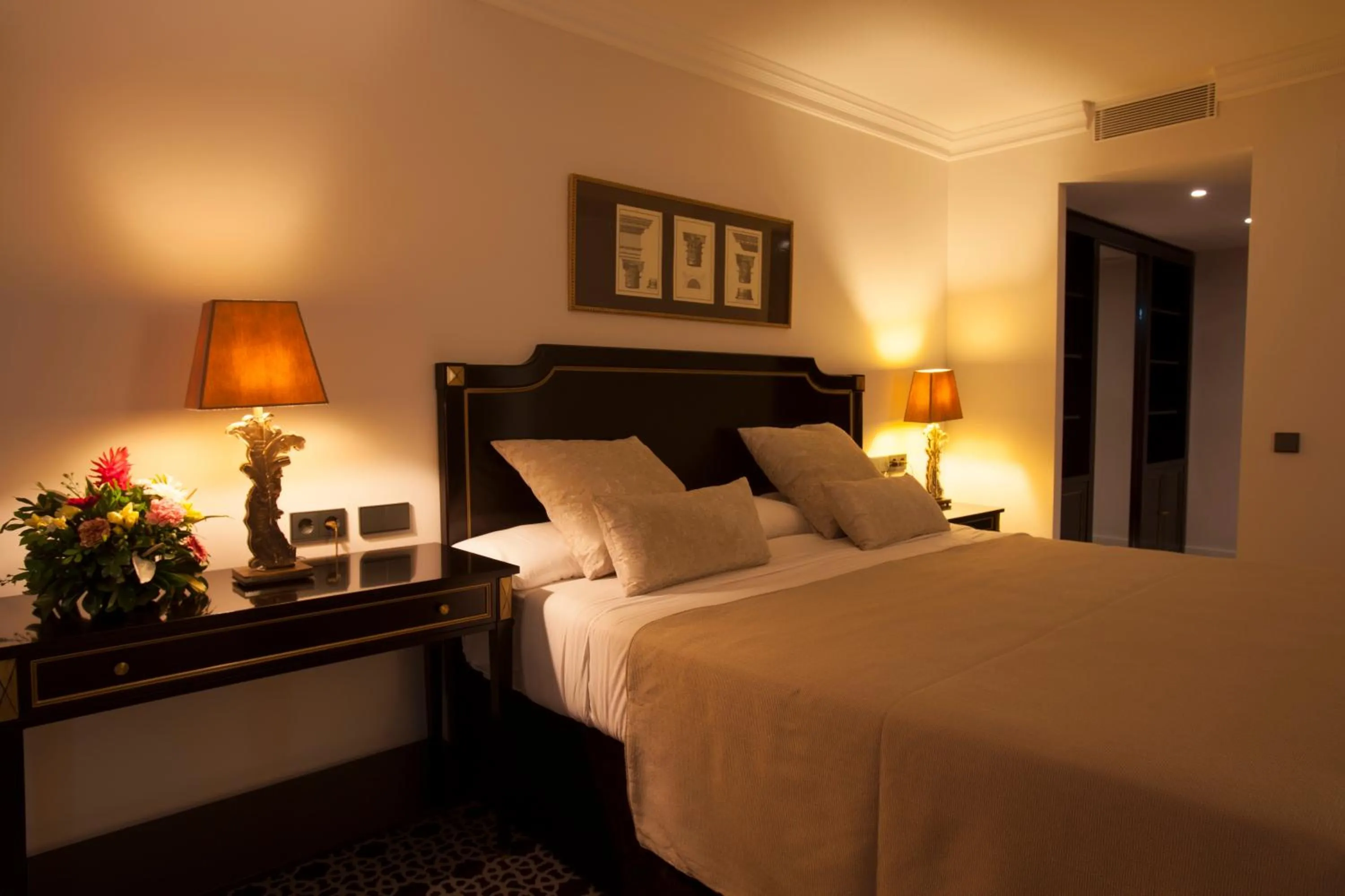 Bedroom, Bed in Palm Camayenne