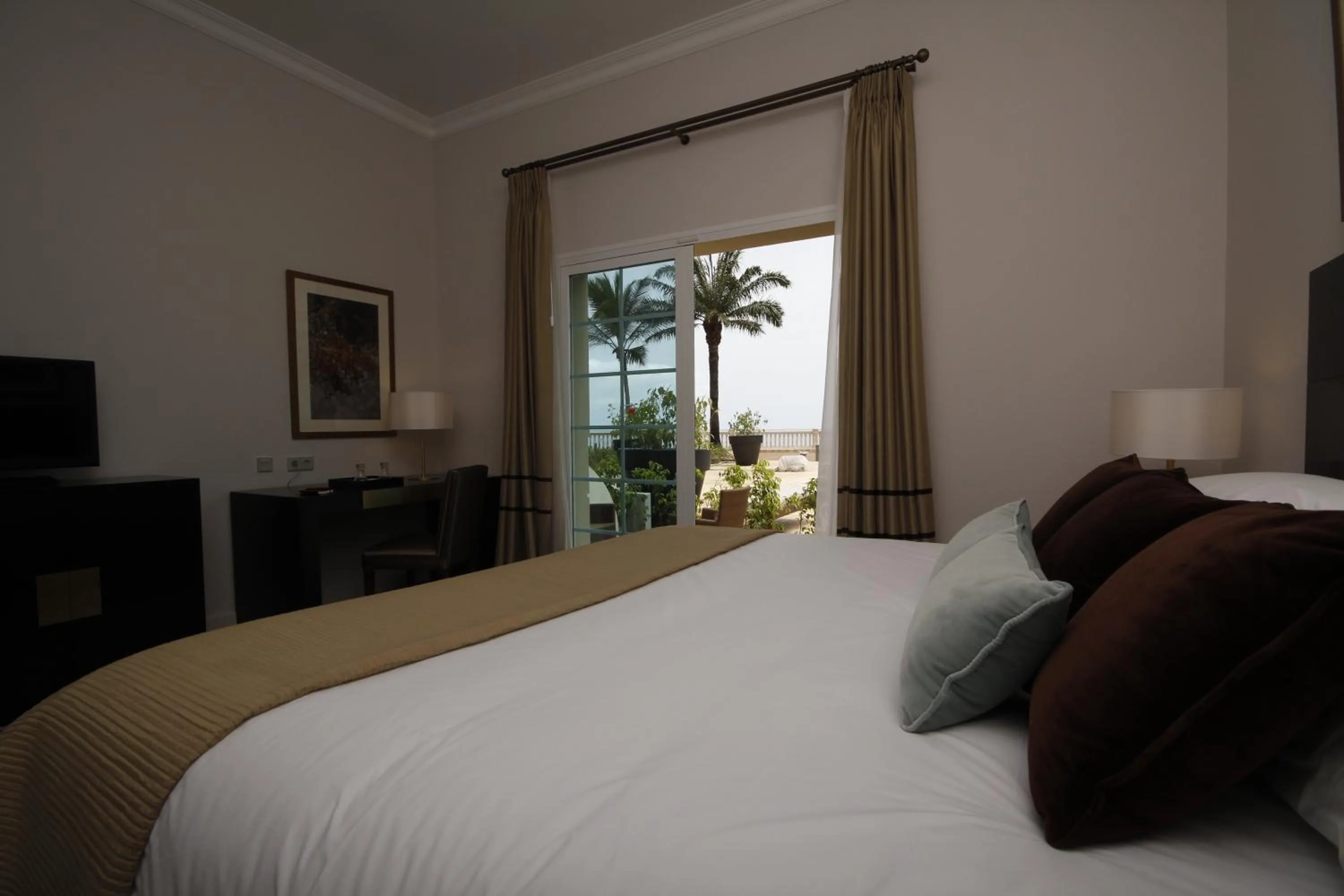 Balcony/Terrace, Bed in Palm Camayenne