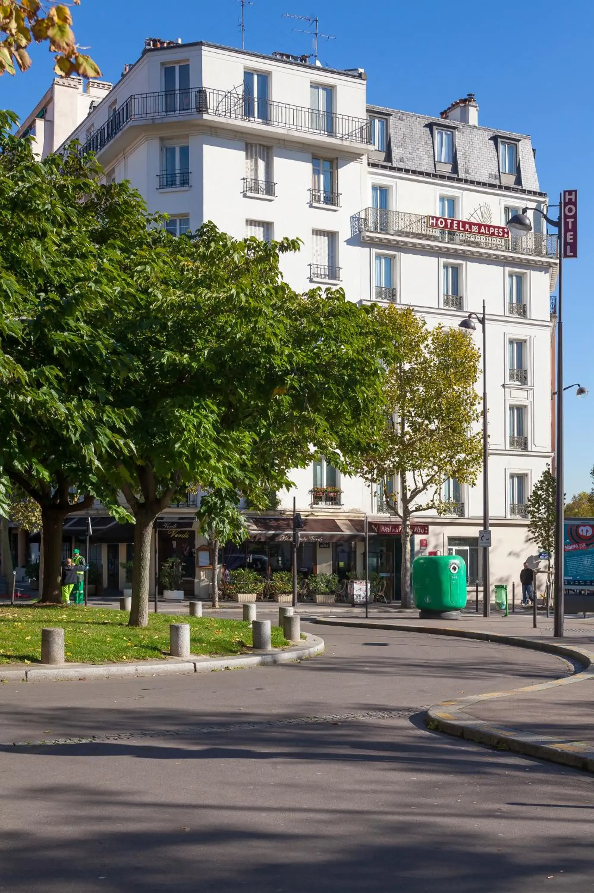 Area and facilities, Property Building in Hôtel de la Place des Alpes