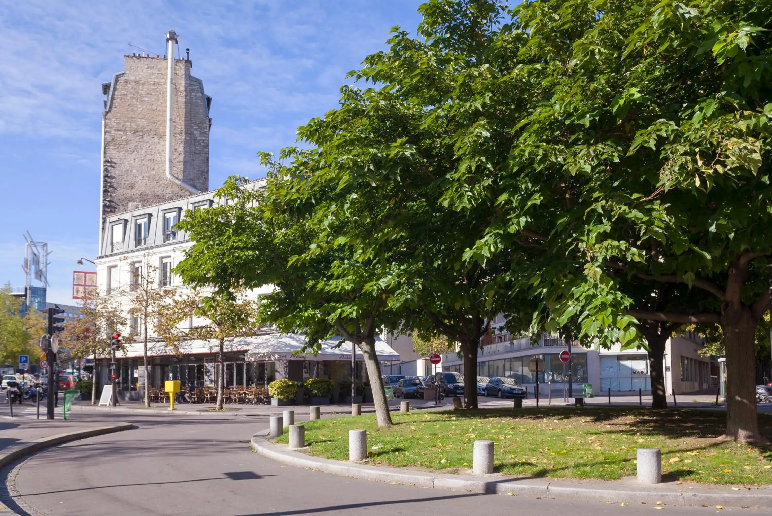 Neighbourhood, Property Building in Hôtel de la Place des Alpes