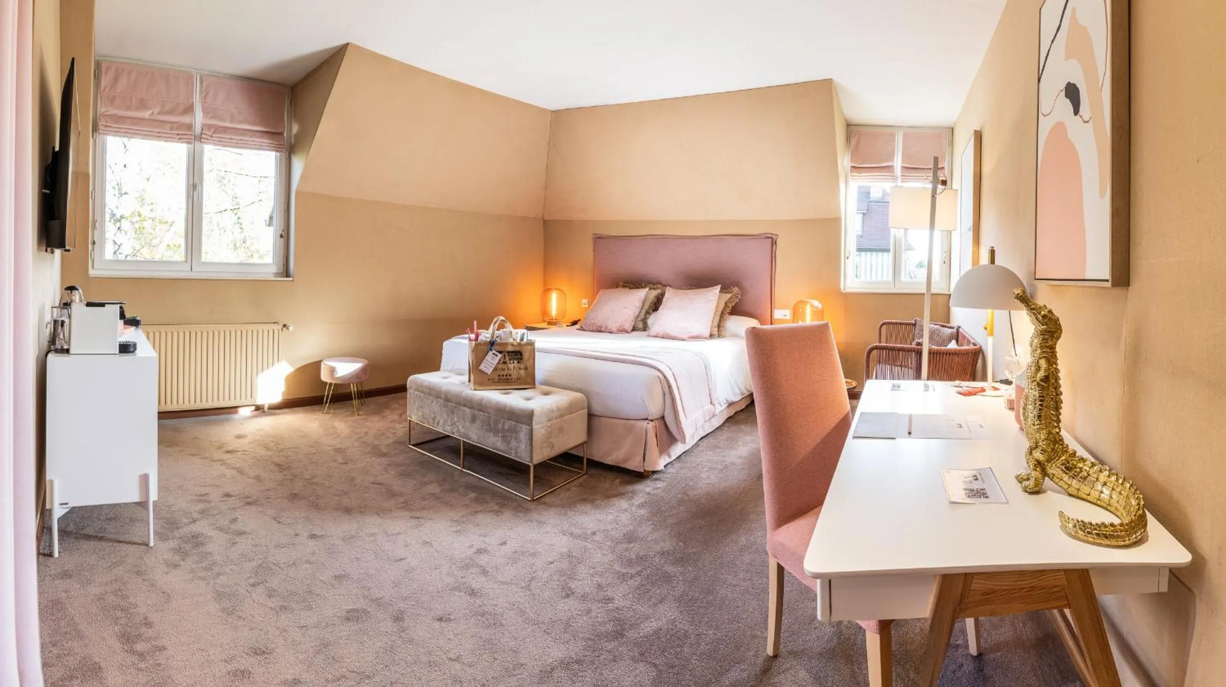 Bed in Le Manoir De La Poterie & Spa