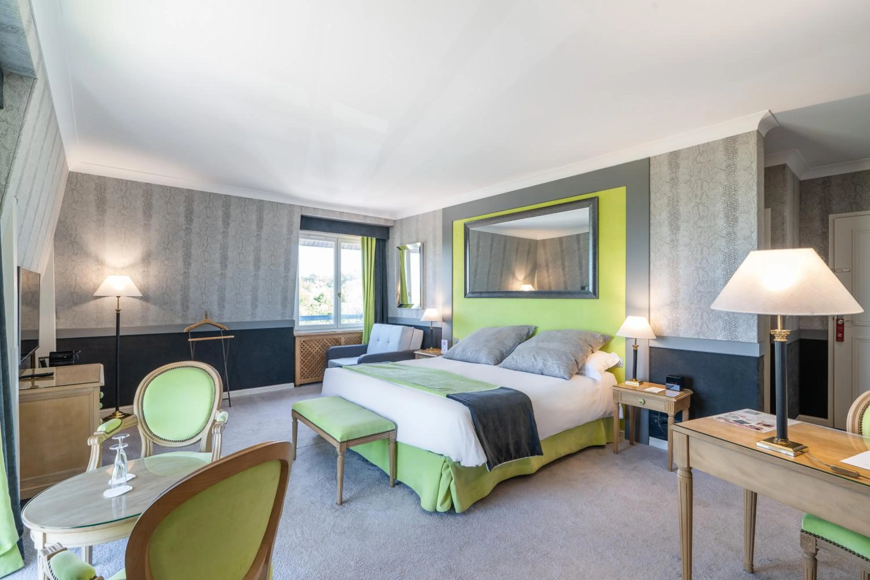 Bed in Le Manoir De La Poterie & Spa