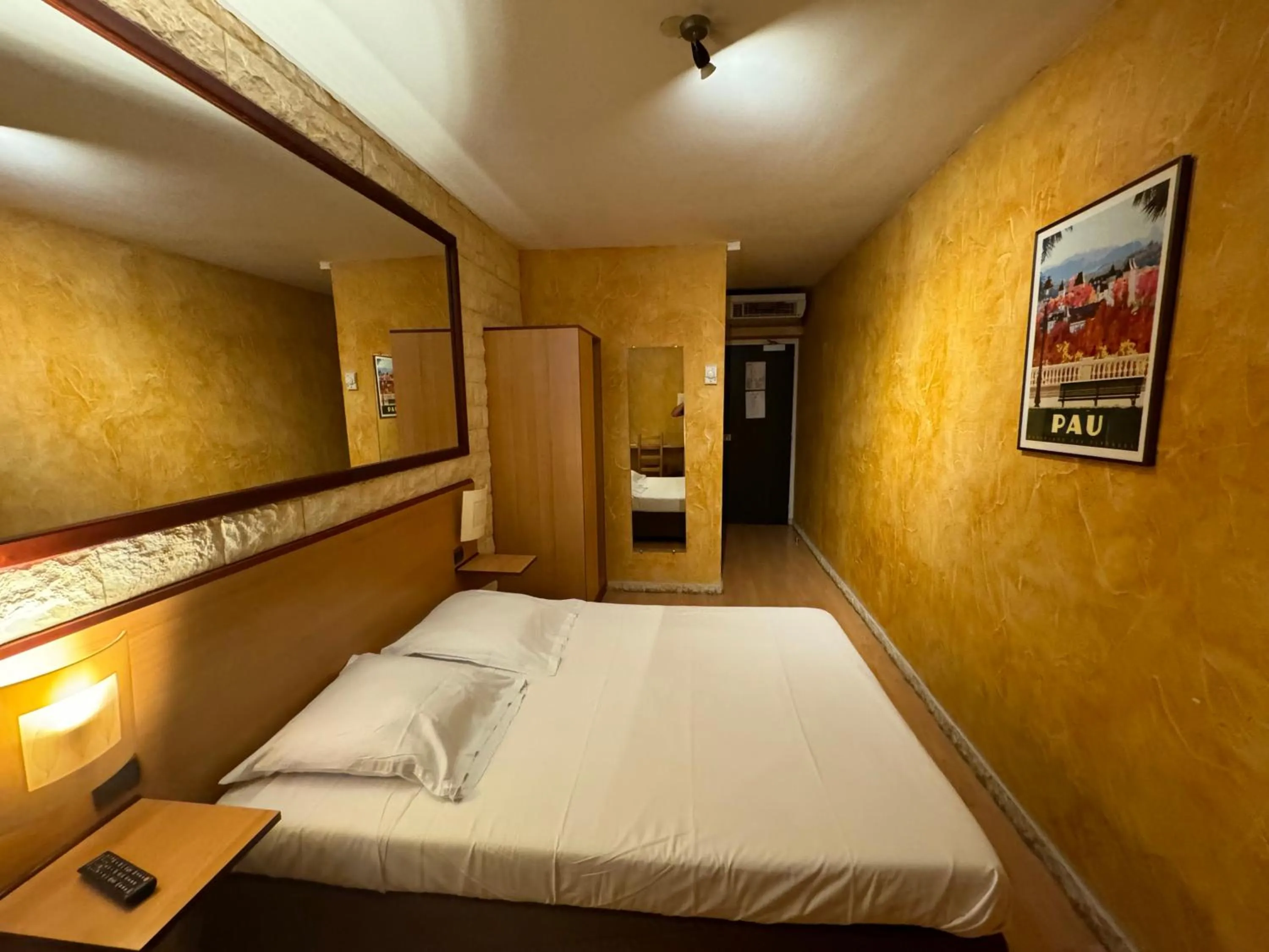 Photo of the whole room, Bed in Hôtel Bosquet Pau Centre - Self Check In Budget Hotel