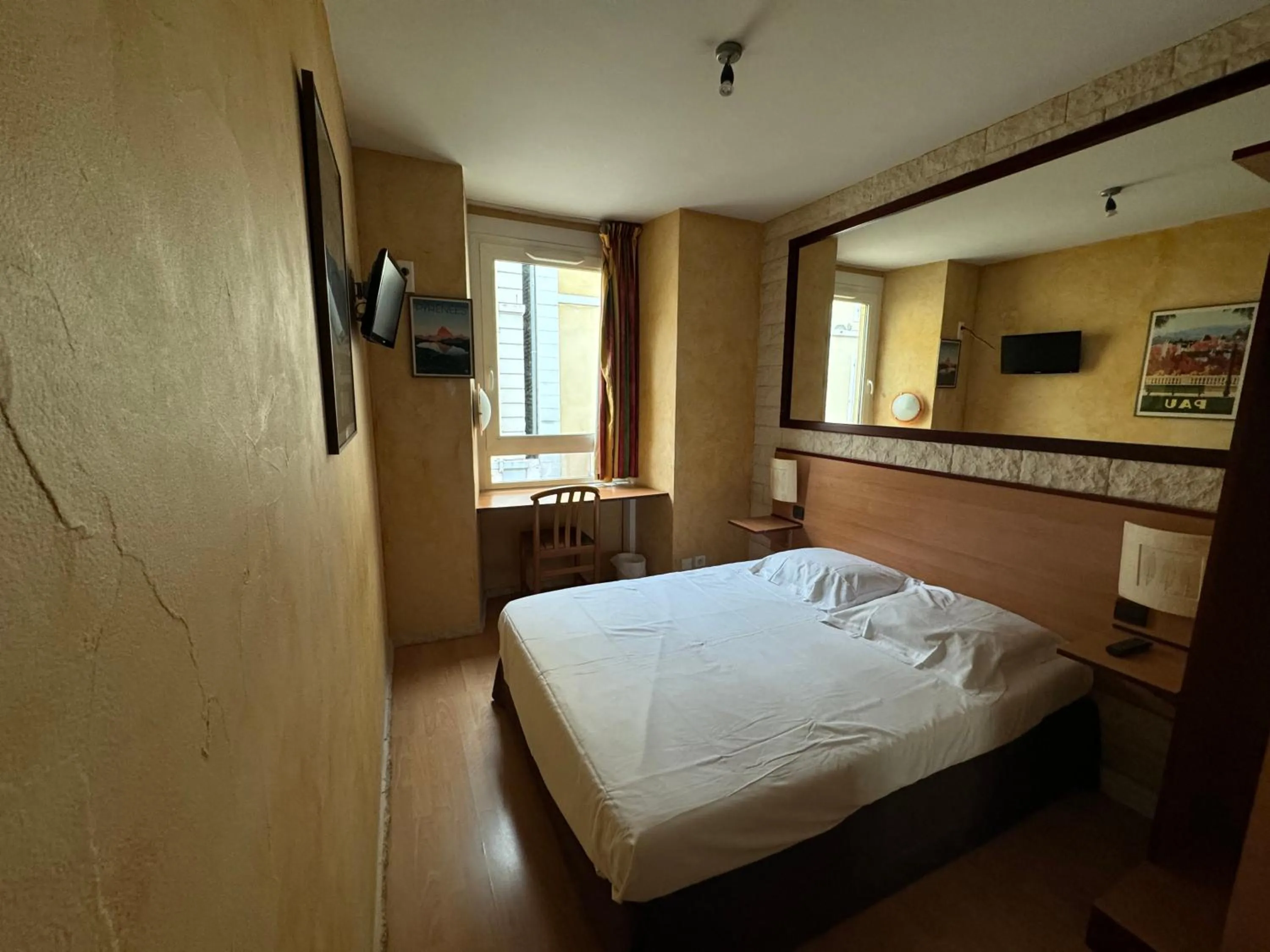 Bedroom, Bed in Hôtel Bosquet Pau Centre - Self Check In Budget Hotel