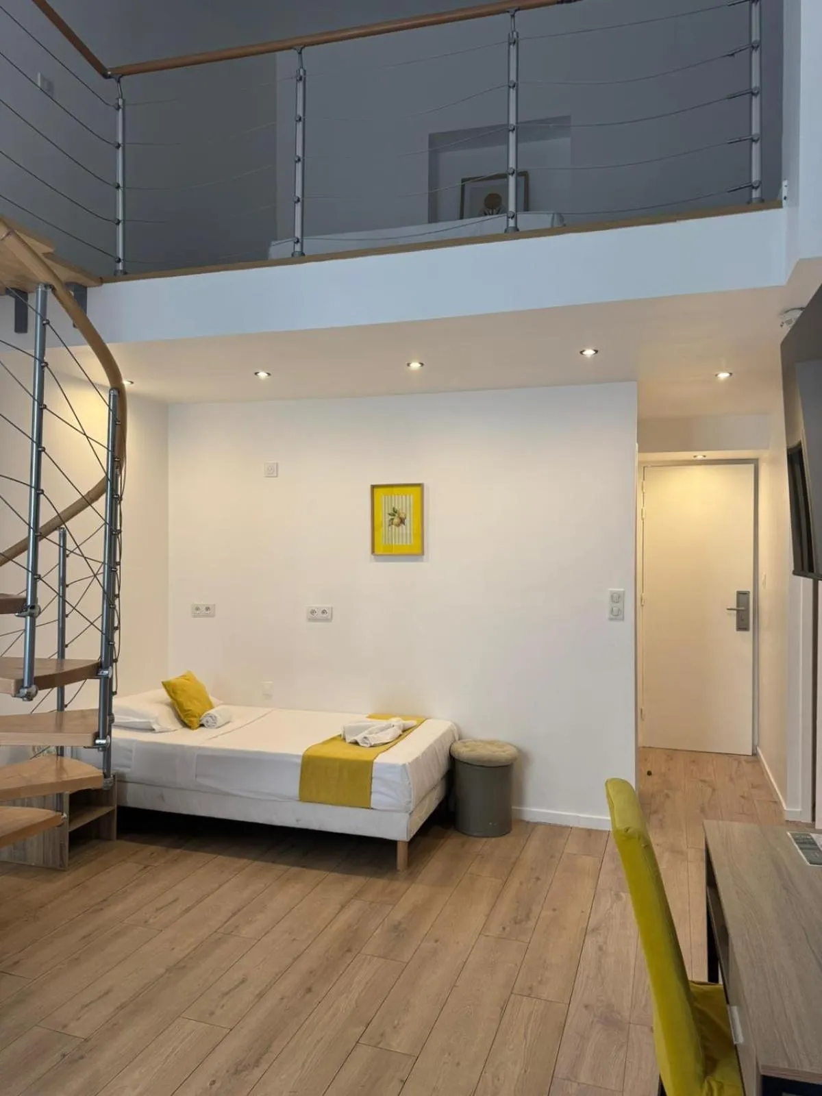 Photo of the whole room, Bed in Hôtel Abalone - Centre Gare