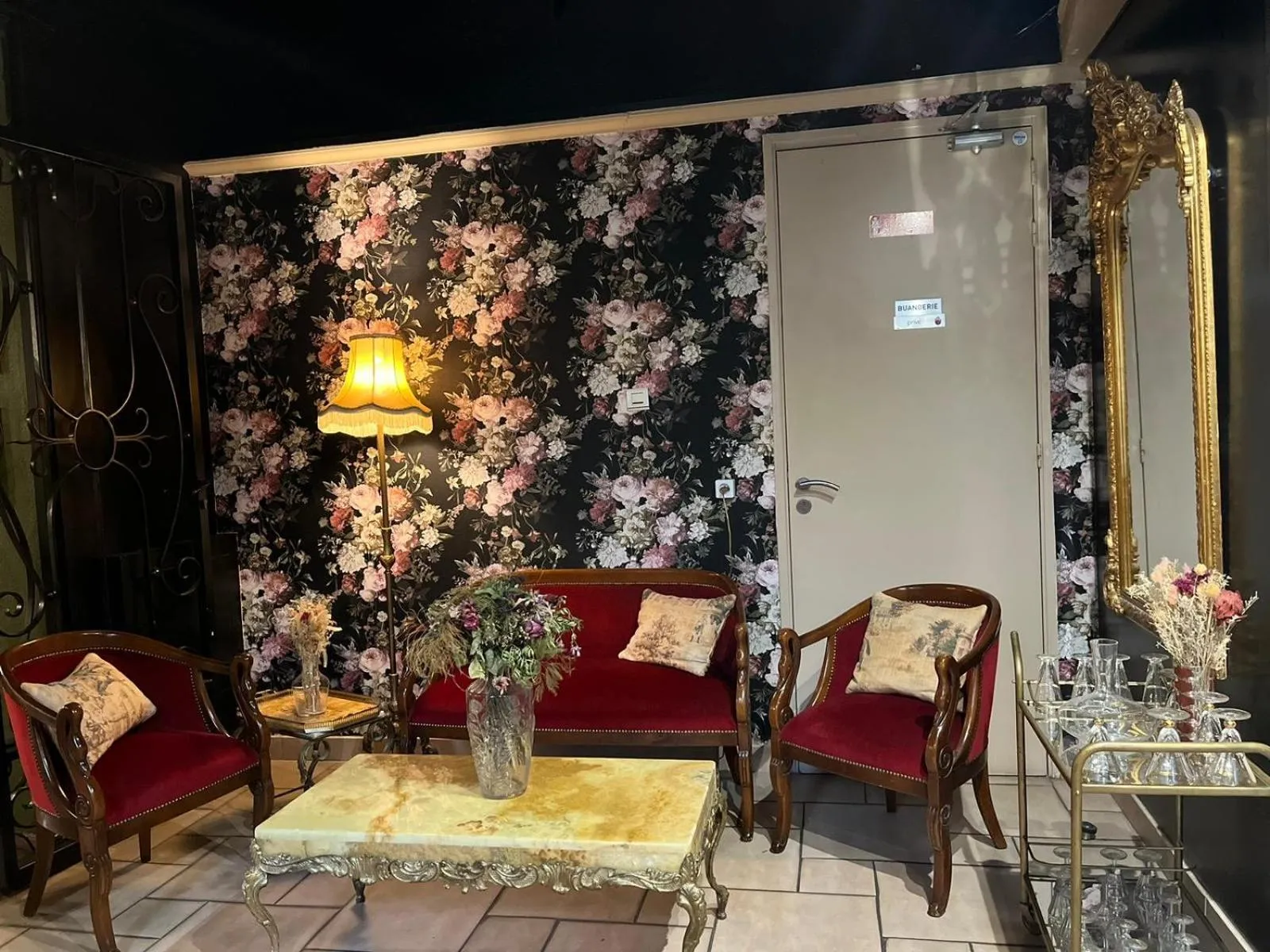 Living room in Hôtel Abalone - Centre Gare