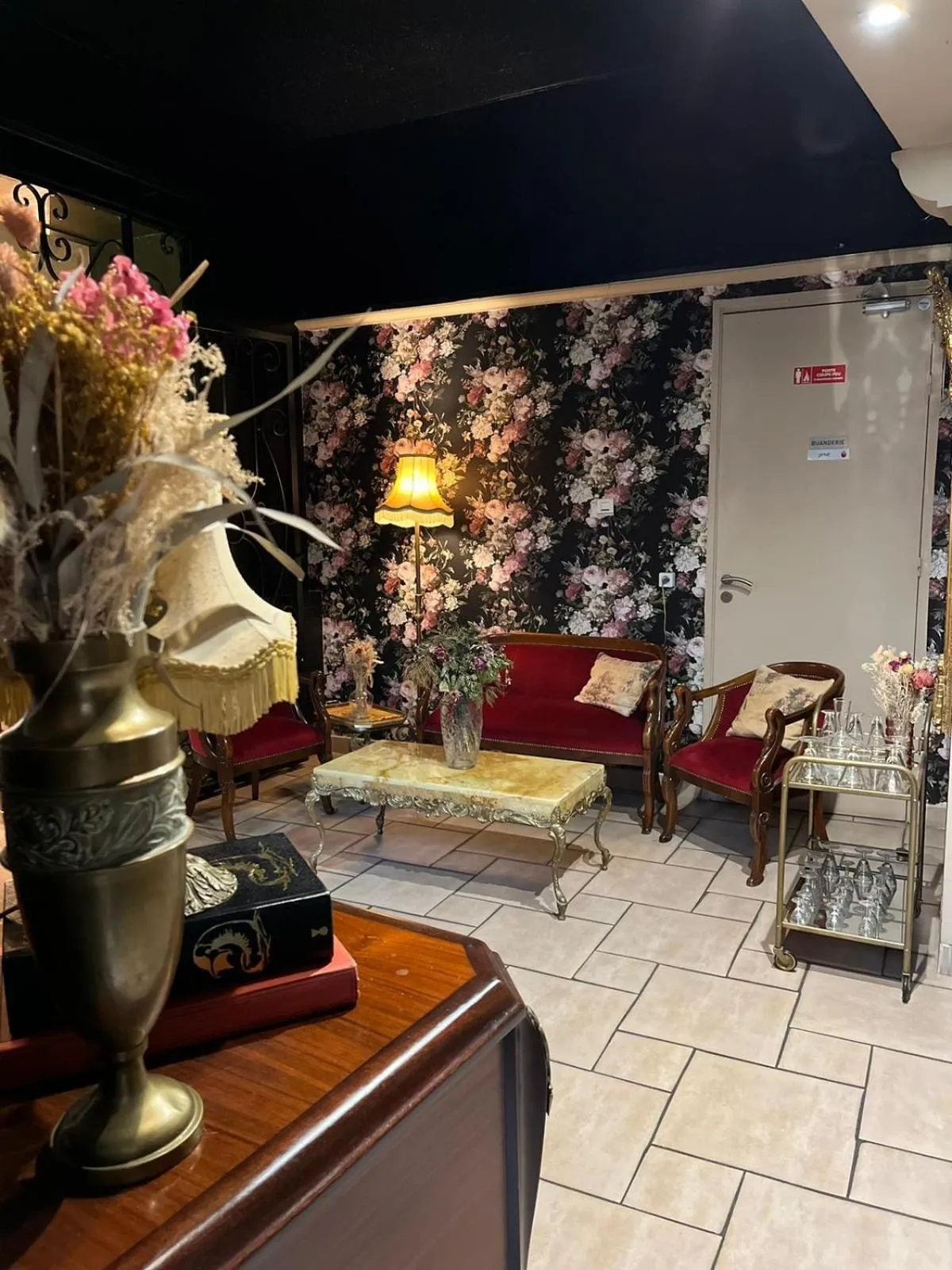 Living room in Hôtel Abalone - Centre Gare