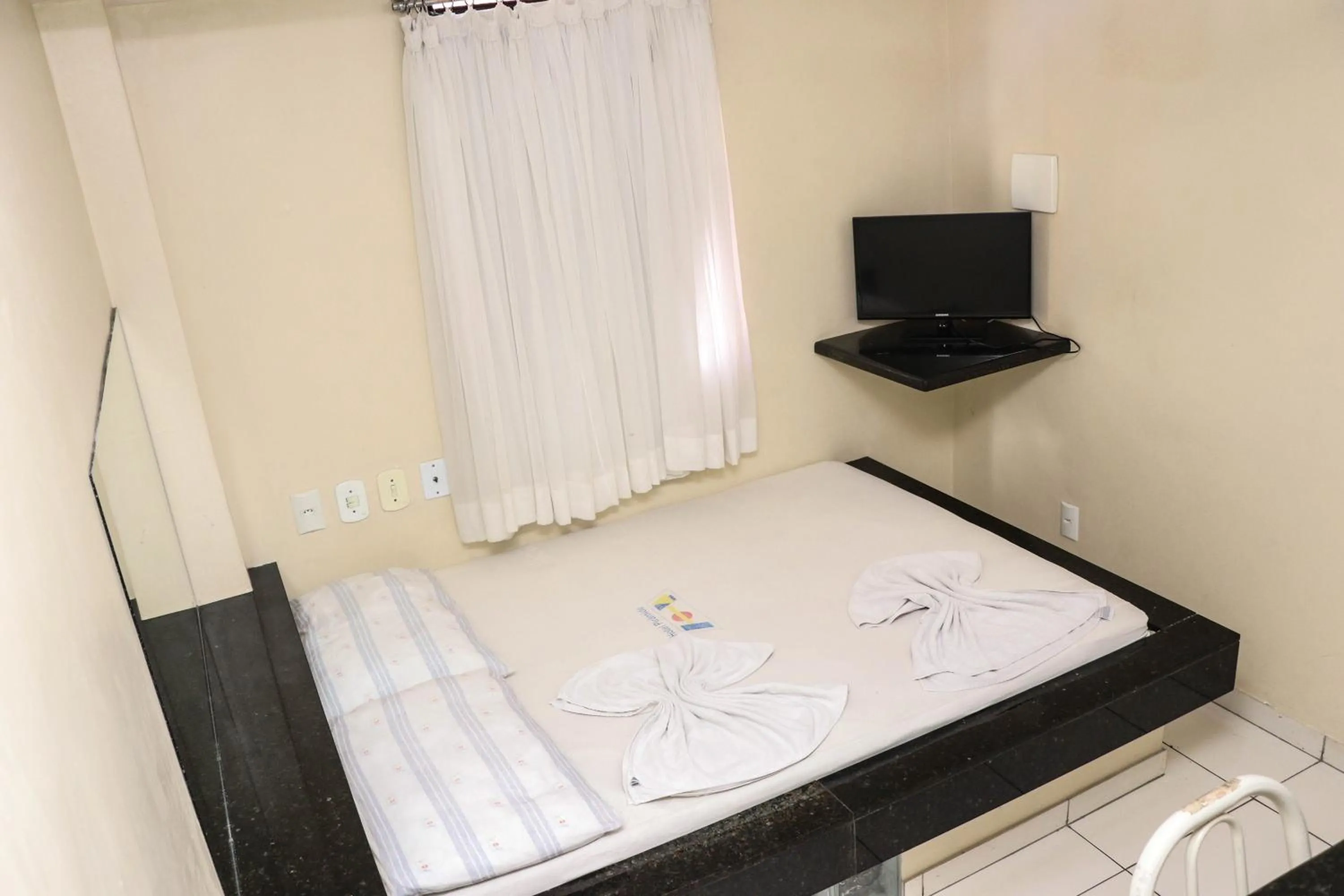 Bed in Hotel Piramide Pernambués (Adults Only)