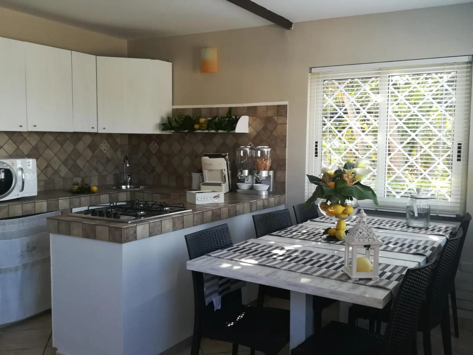 Coffee/tea facilities in La Mariposa de La Reina