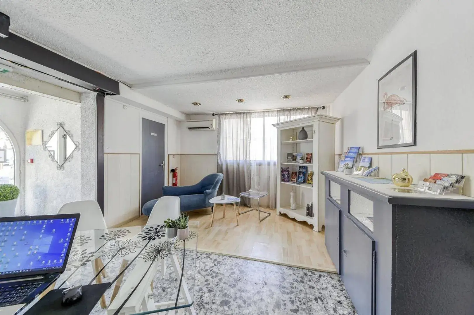 Lobby or reception in Hôtel Vila Lobby or reception in Hôtel Vila