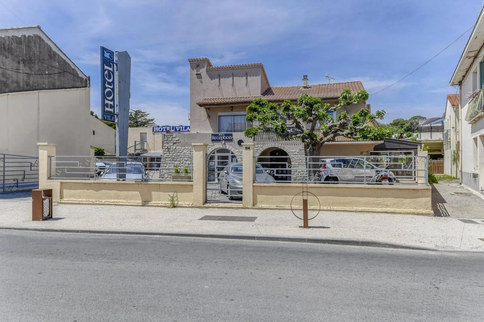 Property building in Hôtel Vila