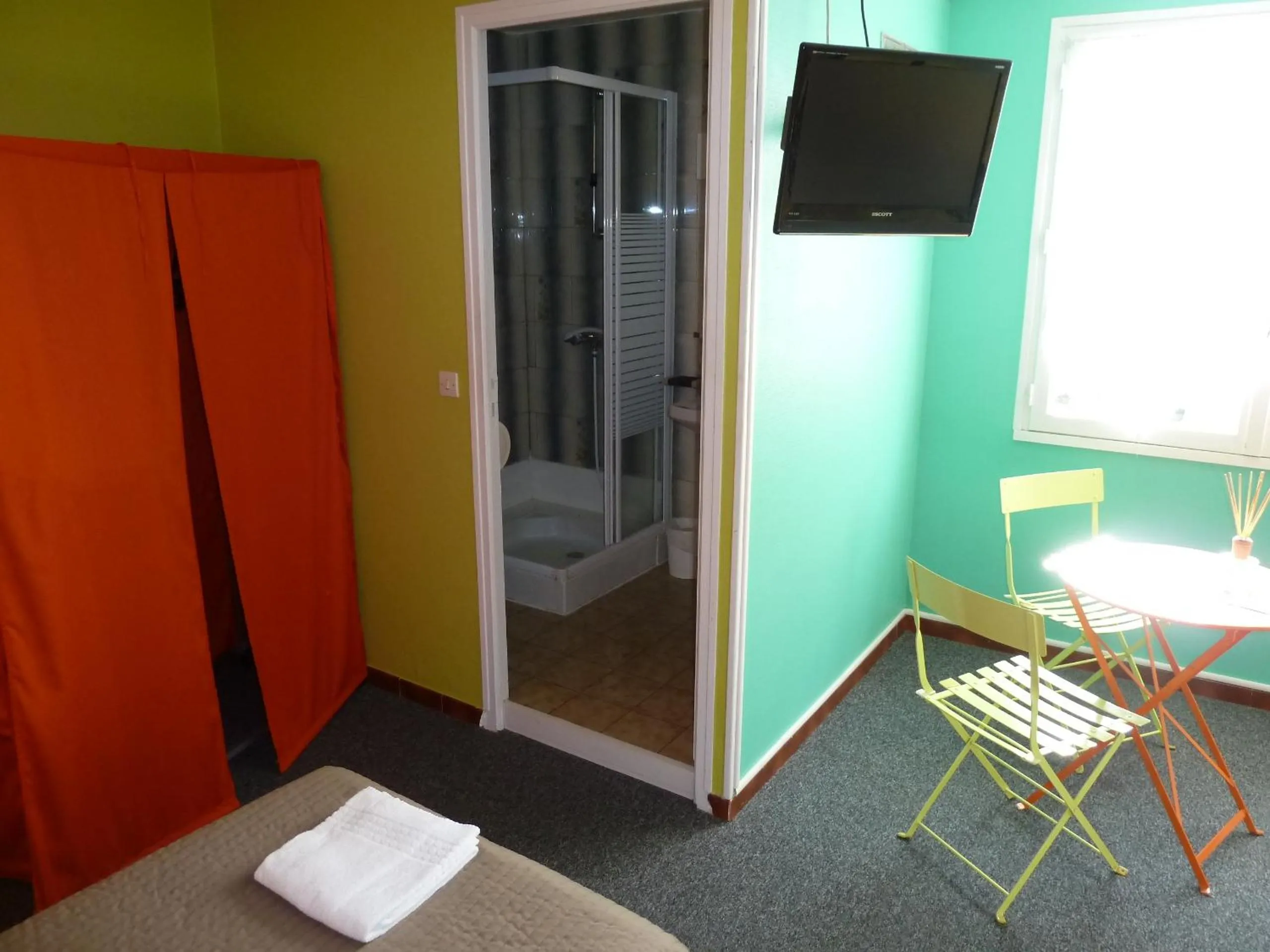 Photo of the whole room, Bed in Hôtel Vila