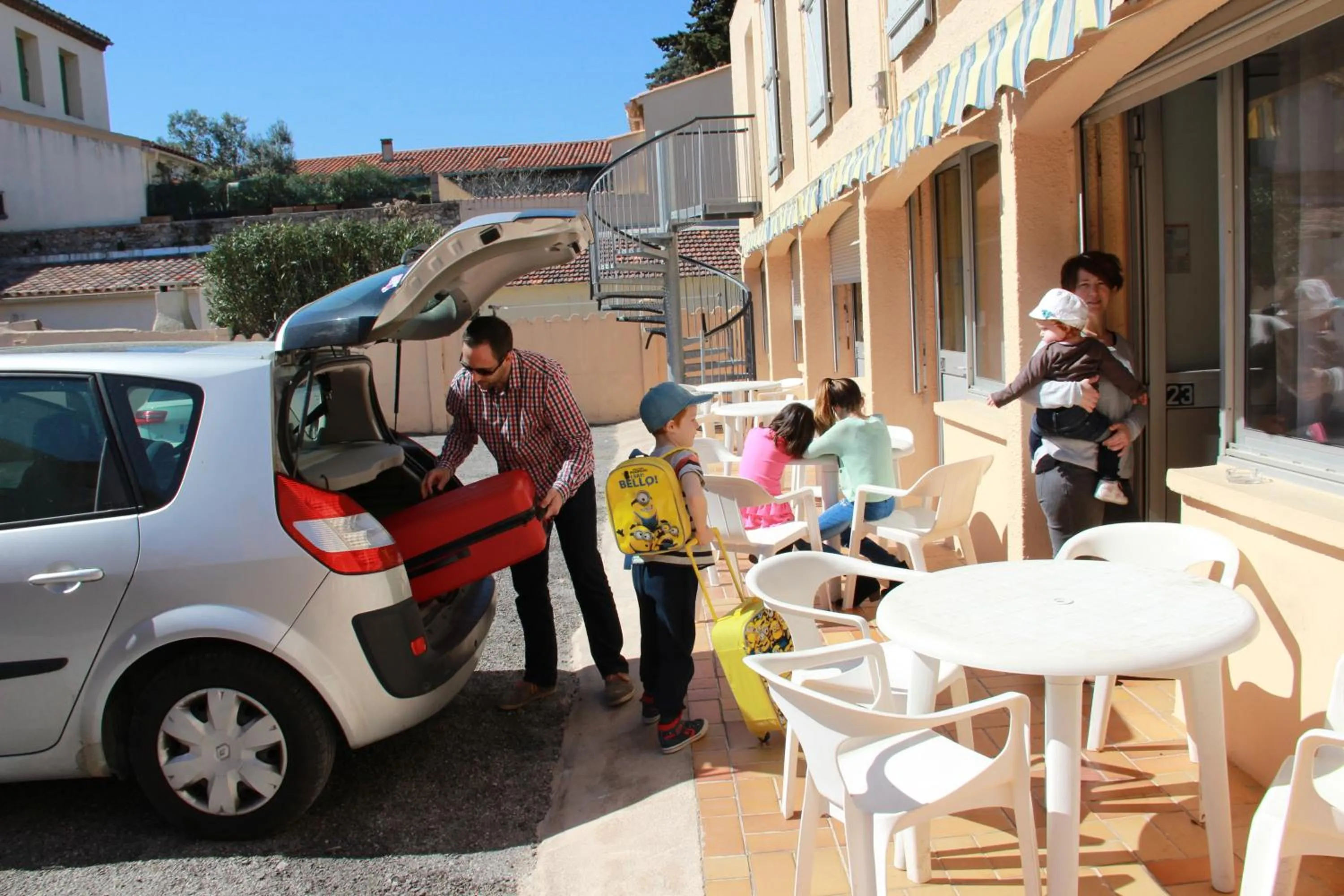 People in Hôtel Vila