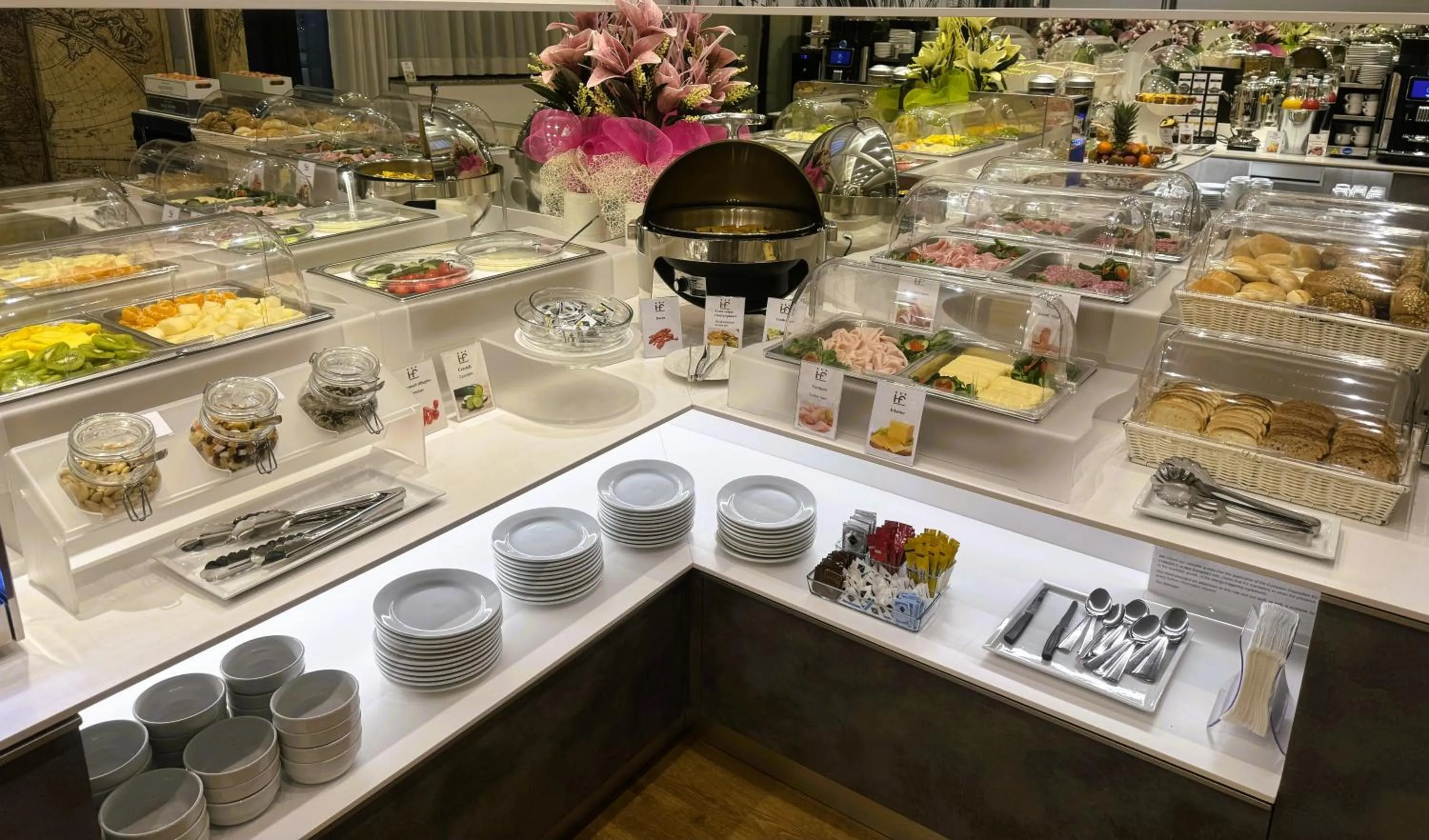 Continental breakfast in Hotel Flora