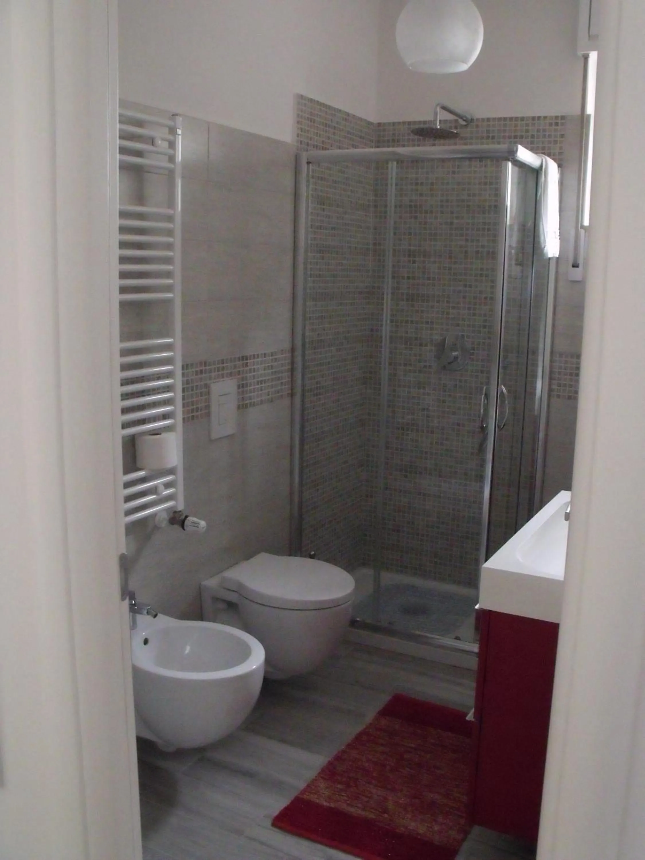 Shower in B&B I Like Matera