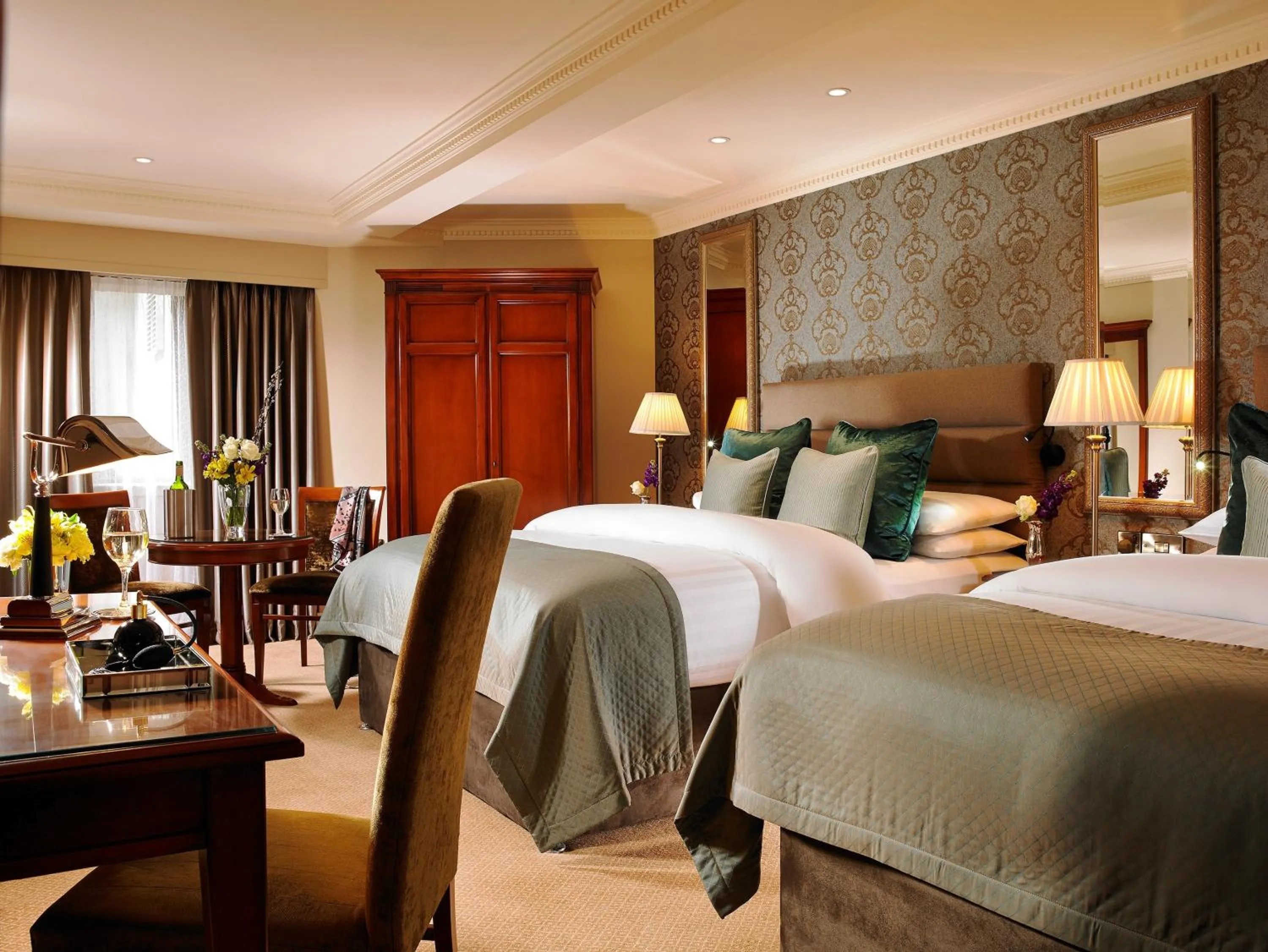 Photo of the whole room, Bed in International Hotel Killarney
