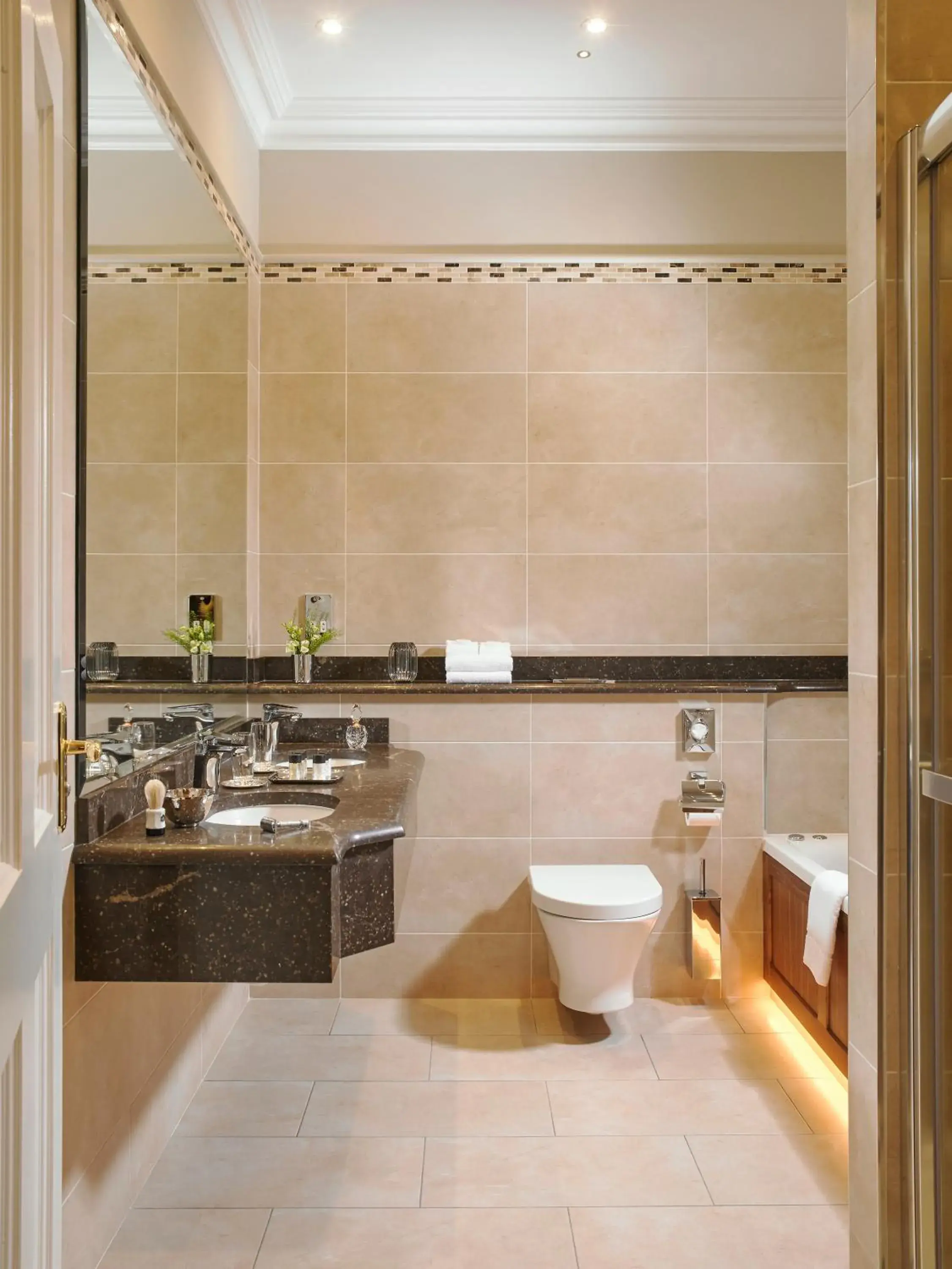 Bathroom in International Hotel Killarney Bathroom in International Hotel Killarney