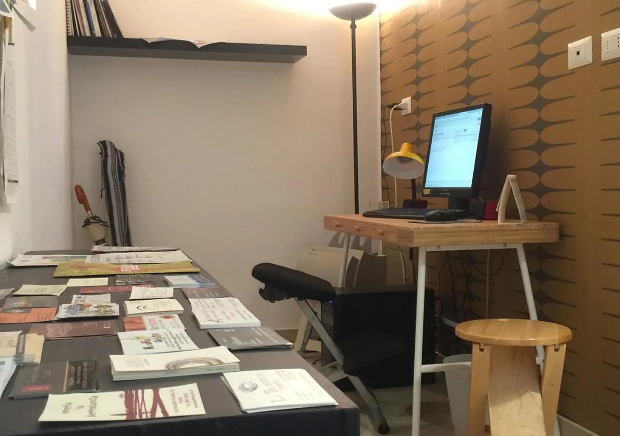 Communal lounge/ TV room in B&B La casa di Paola