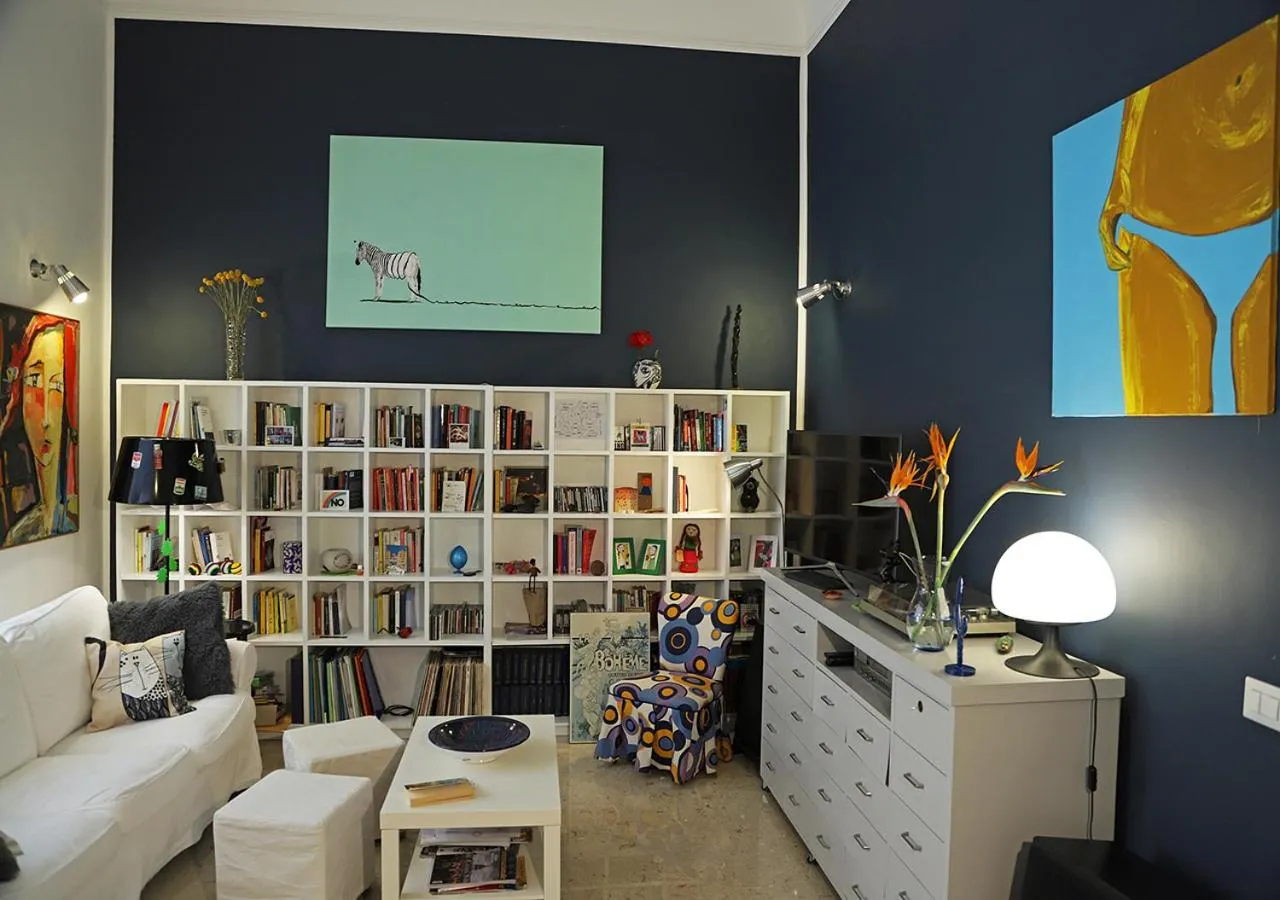 Communal lounge/ TV room in B&B La casa di Paola