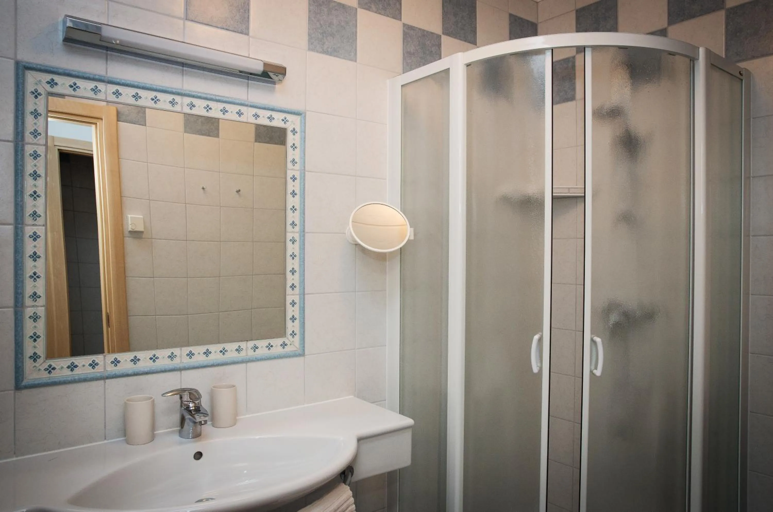 Shower in Weingut und Gästehaus Salzl