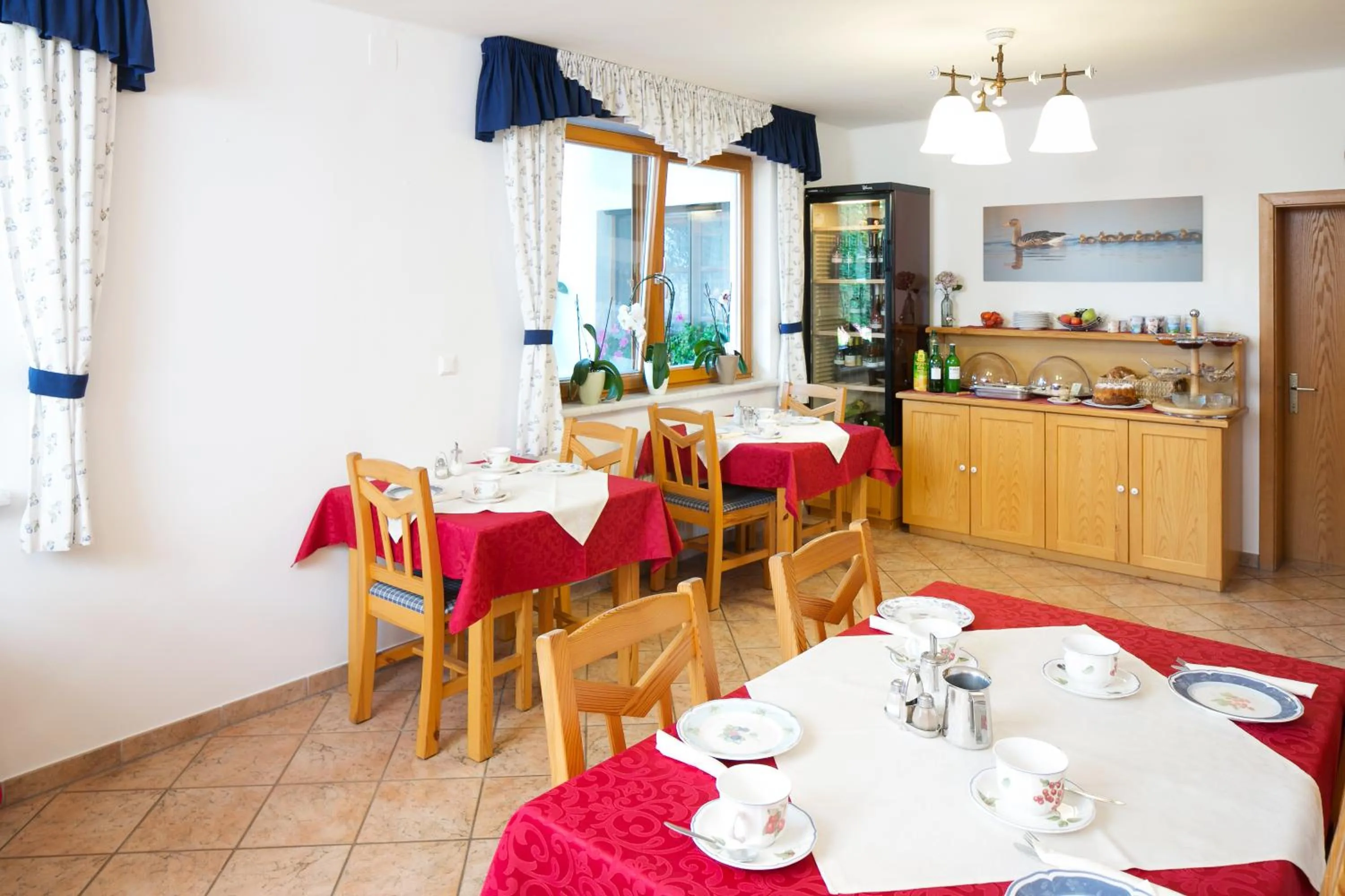 Dining area in Weingut und Gästehaus Salzl