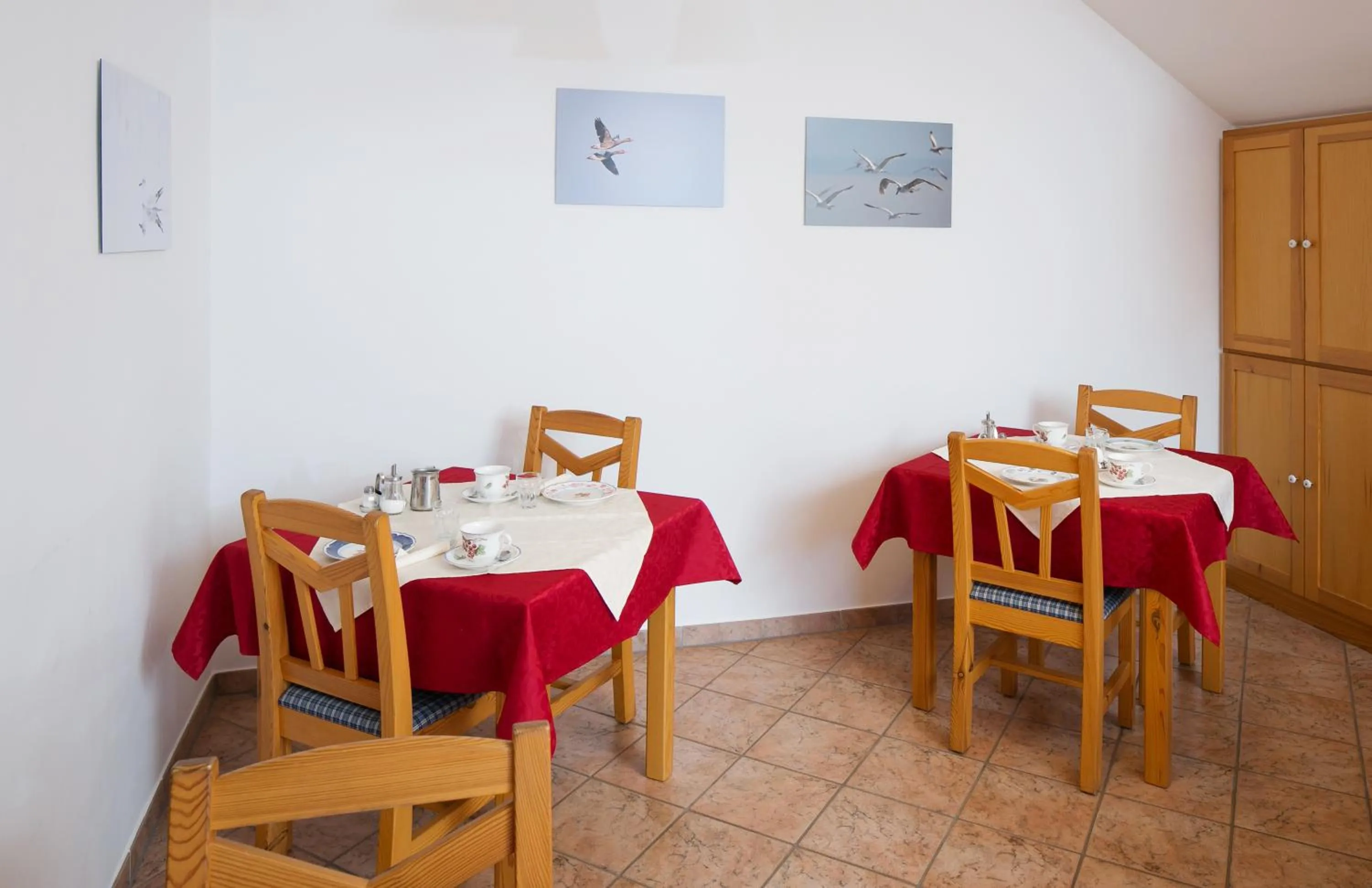 Dining area in Weingut und Gästehaus Salzl